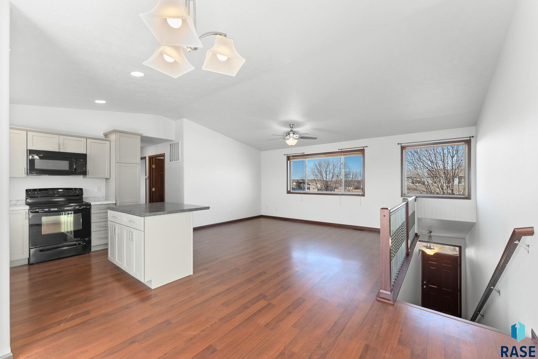 Sioux Falls, South Dakota 57108, United States, 2 Bedrooms Bedrooms, ,1 BathroomBathrooms,Residential,Contingent,12290