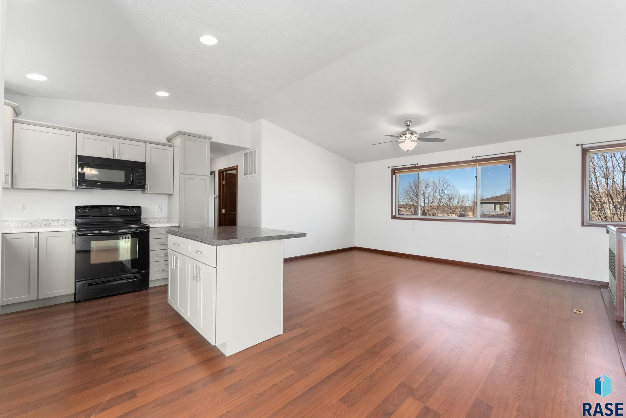 Sioux Falls, South Dakota 57108, United States, 2 Bedrooms Bedrooms, ,1 BathroomBathrooms,Residential,Contingent,12290