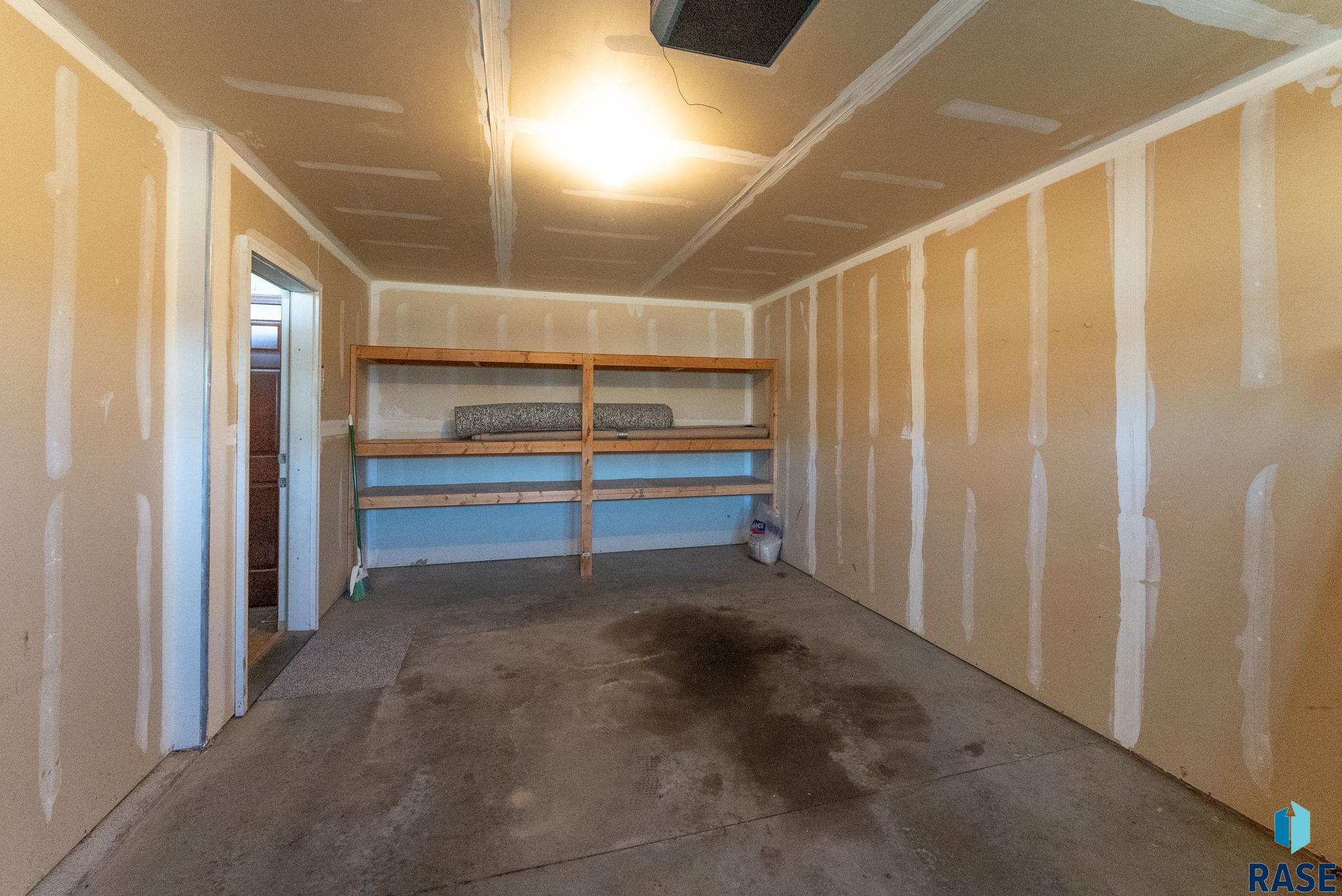 Sioux Falls, South Dakota 57108, United States, 2 Bedrooms Bedrooms, ,1 BathroomBathrooms,Residential,Contingent,12290