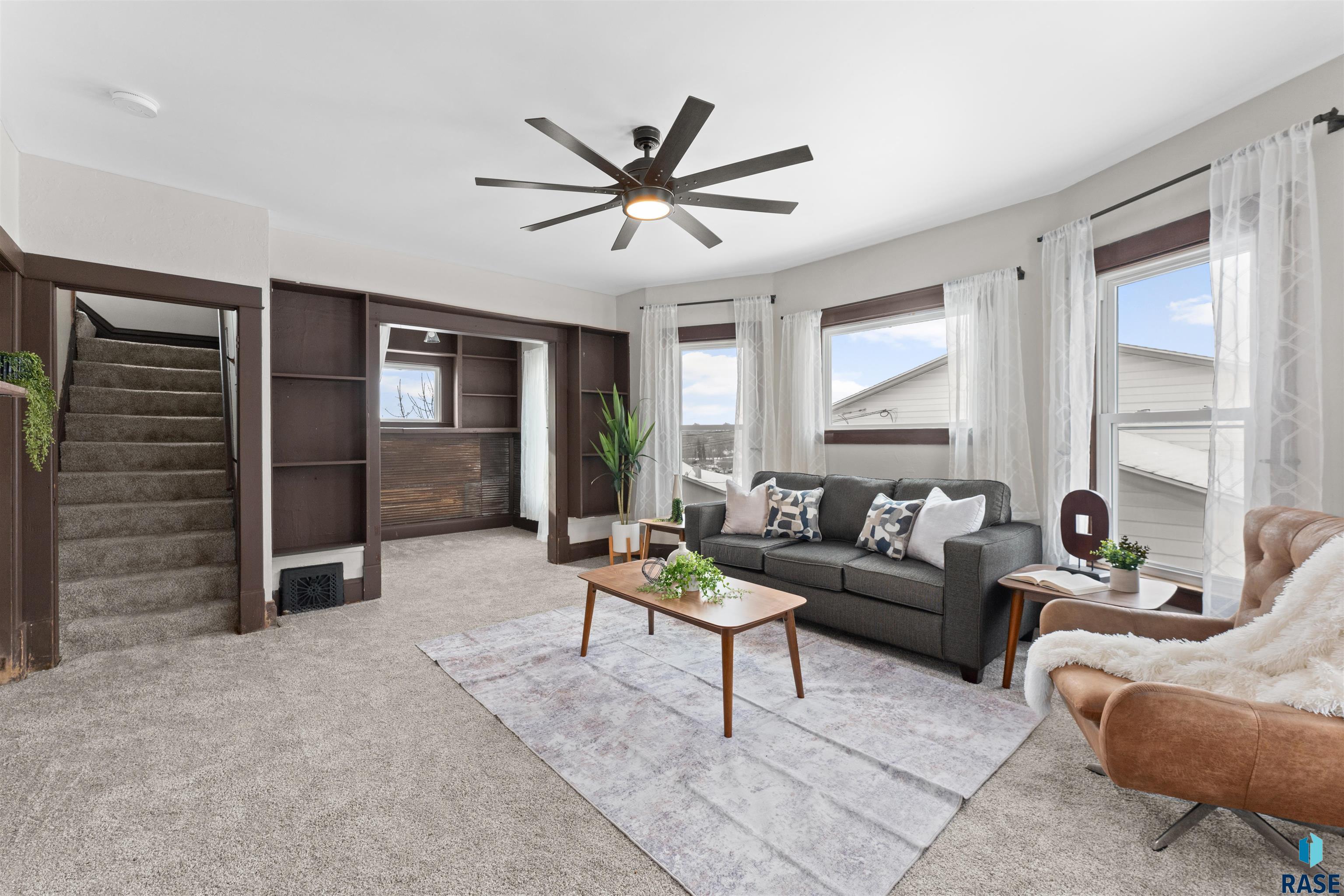 1121 E 9th St Street, Sioux Falls, New Jersey image 2