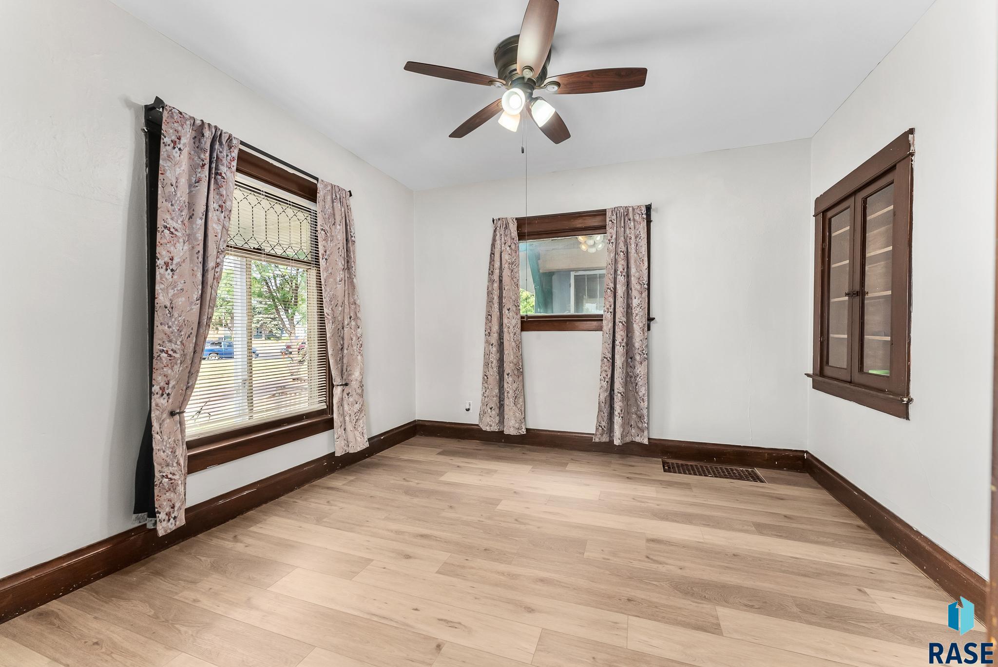 1121 E 9th St Street, Sioux Falls, New Jersey image 17