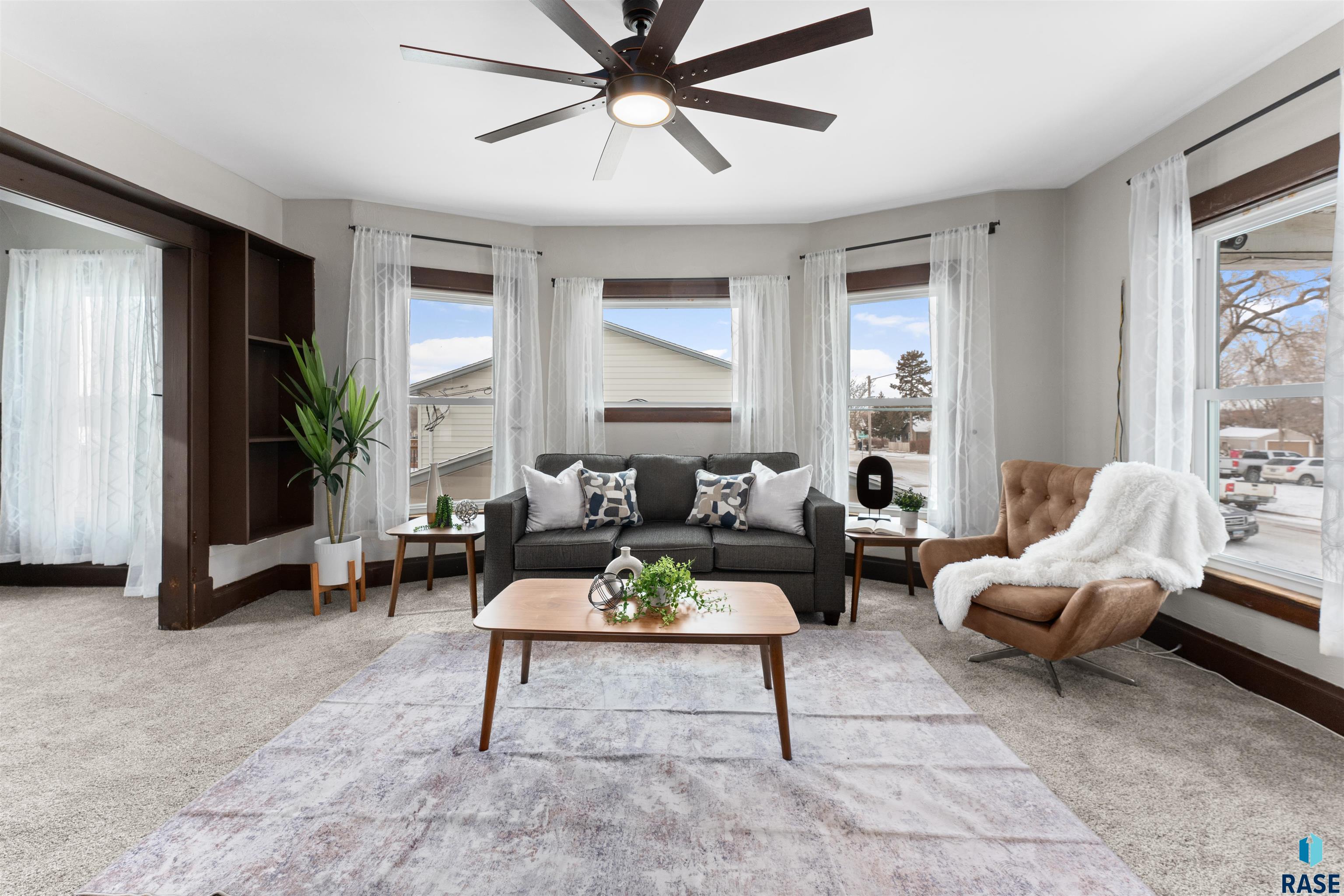 1121 E 9th St Street, Sioux Falls, New Jersey image 1