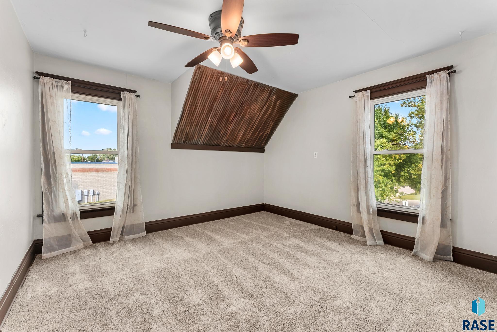 1121 E 9th St Street, Sioux Falls, New Jersey image 14