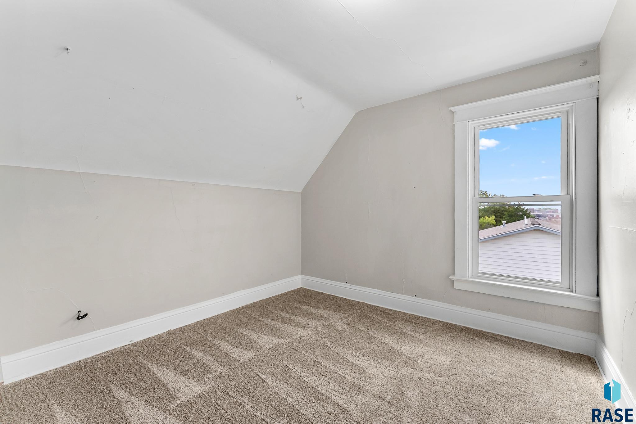 1121 E 9th St Street, Sioux Falls, New Jersey image 12