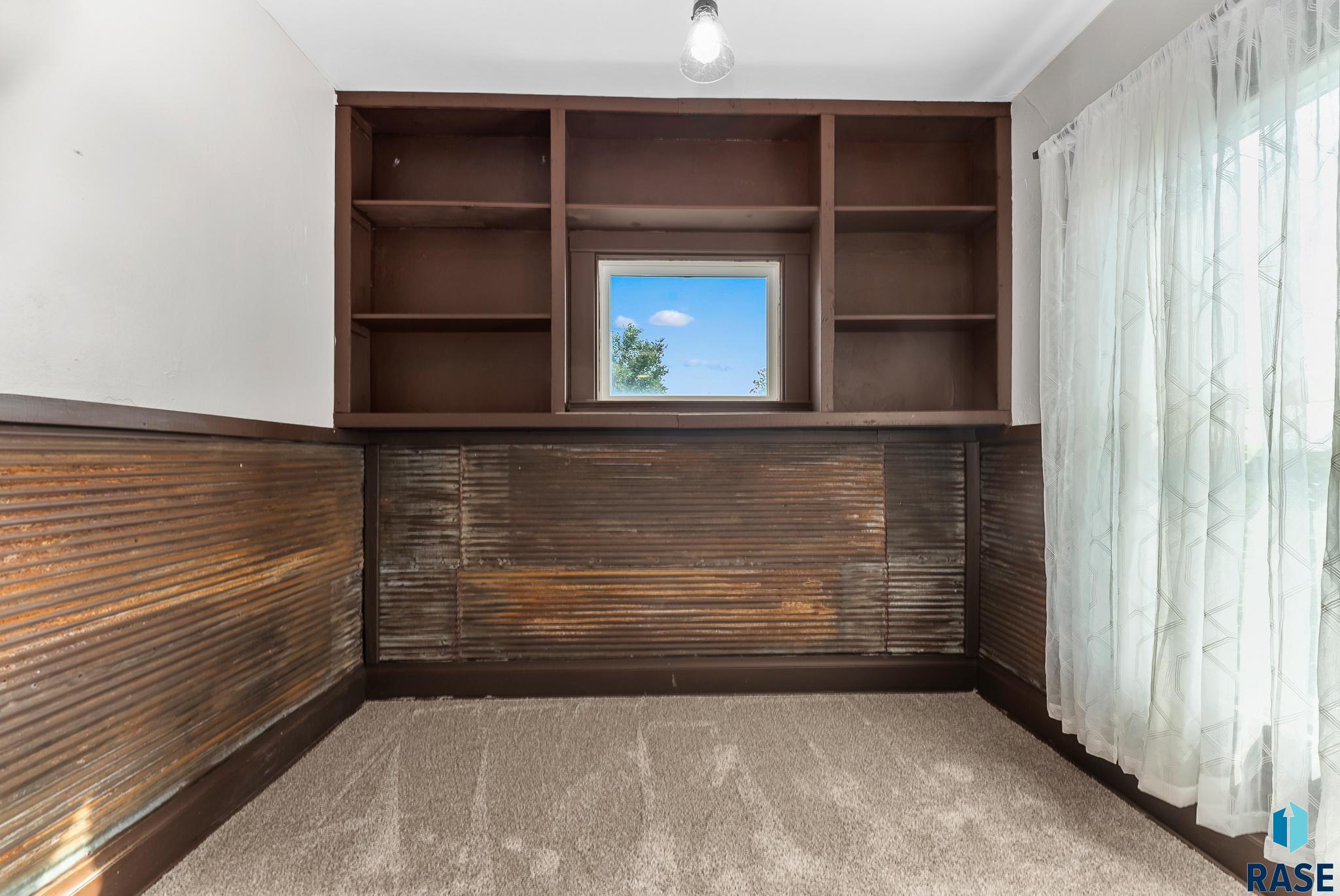 1121 E 9th St Street, Sioux Falls, New Jersey image 3