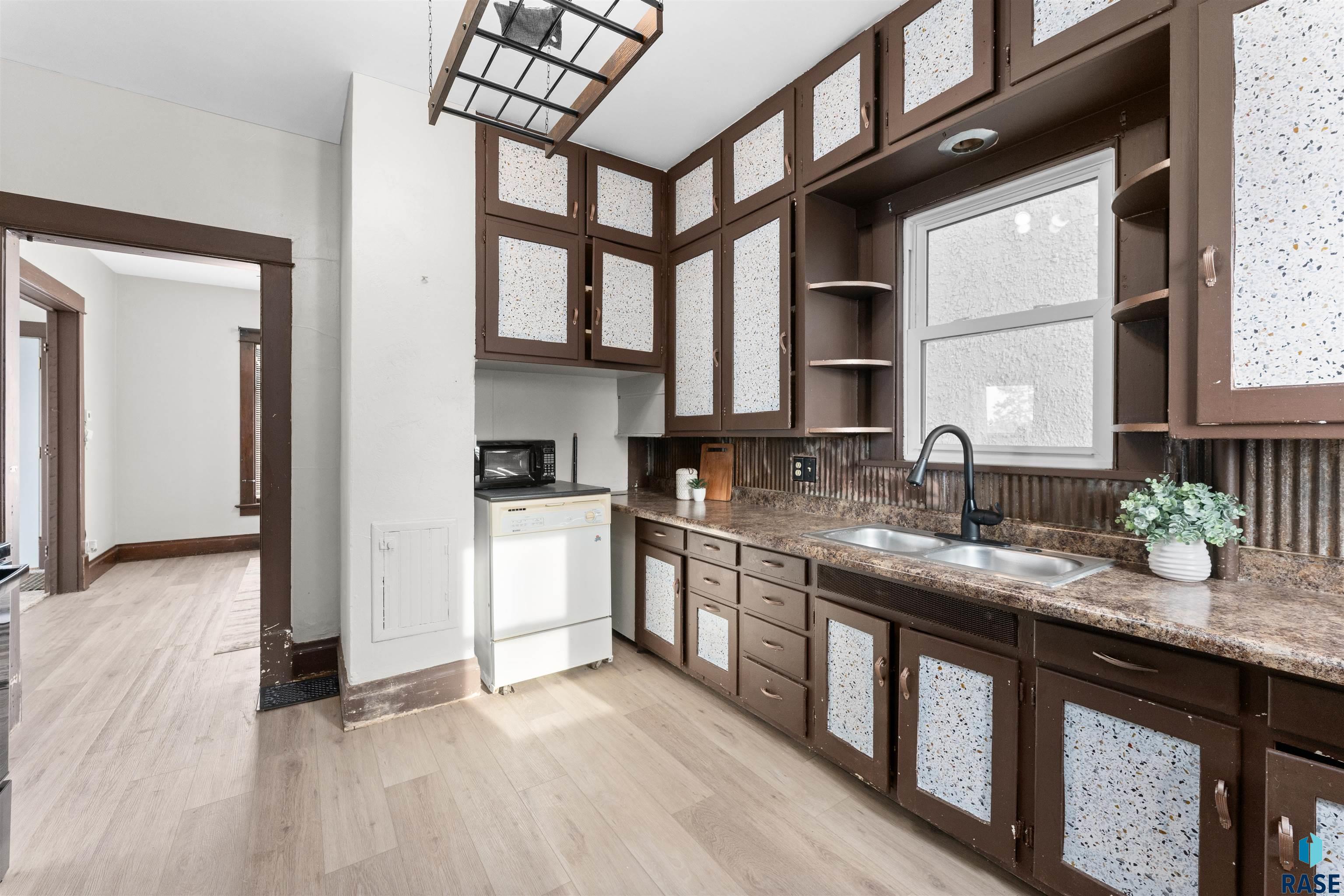 1121 E 9th St Street, Sioux Falls, New Jersey image 5