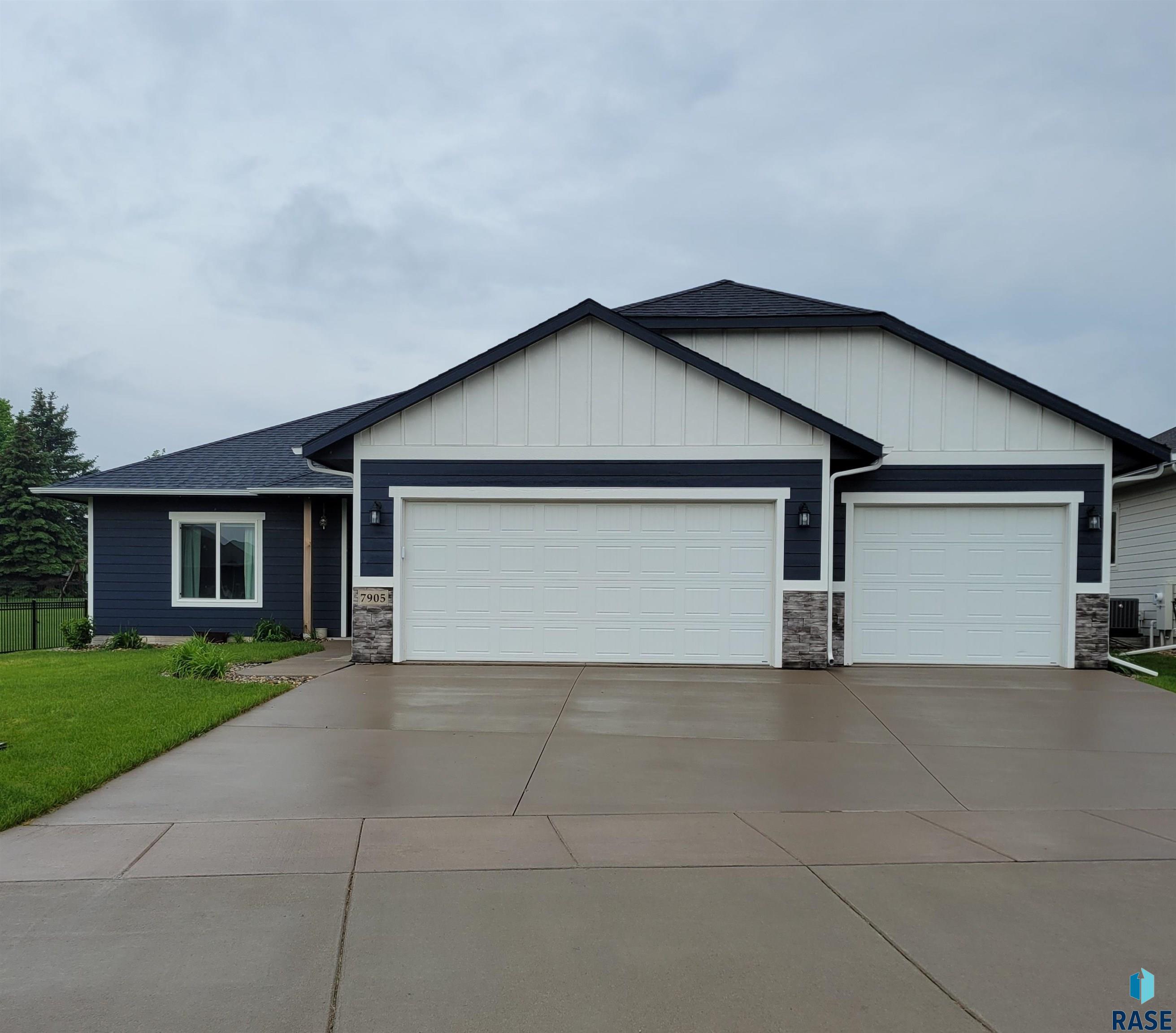 7905 S Brande Park Cir Circle, Sioux Falls, South Dakota image 1