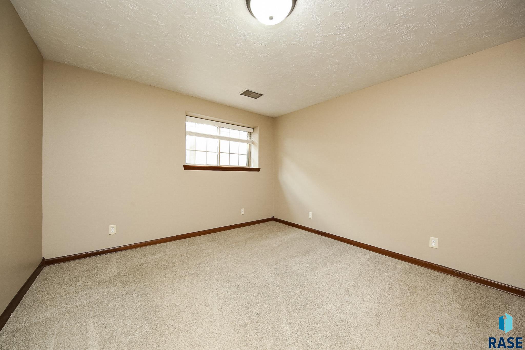 2609 E Sunflower St Street, Brandon, South Dakota image 28