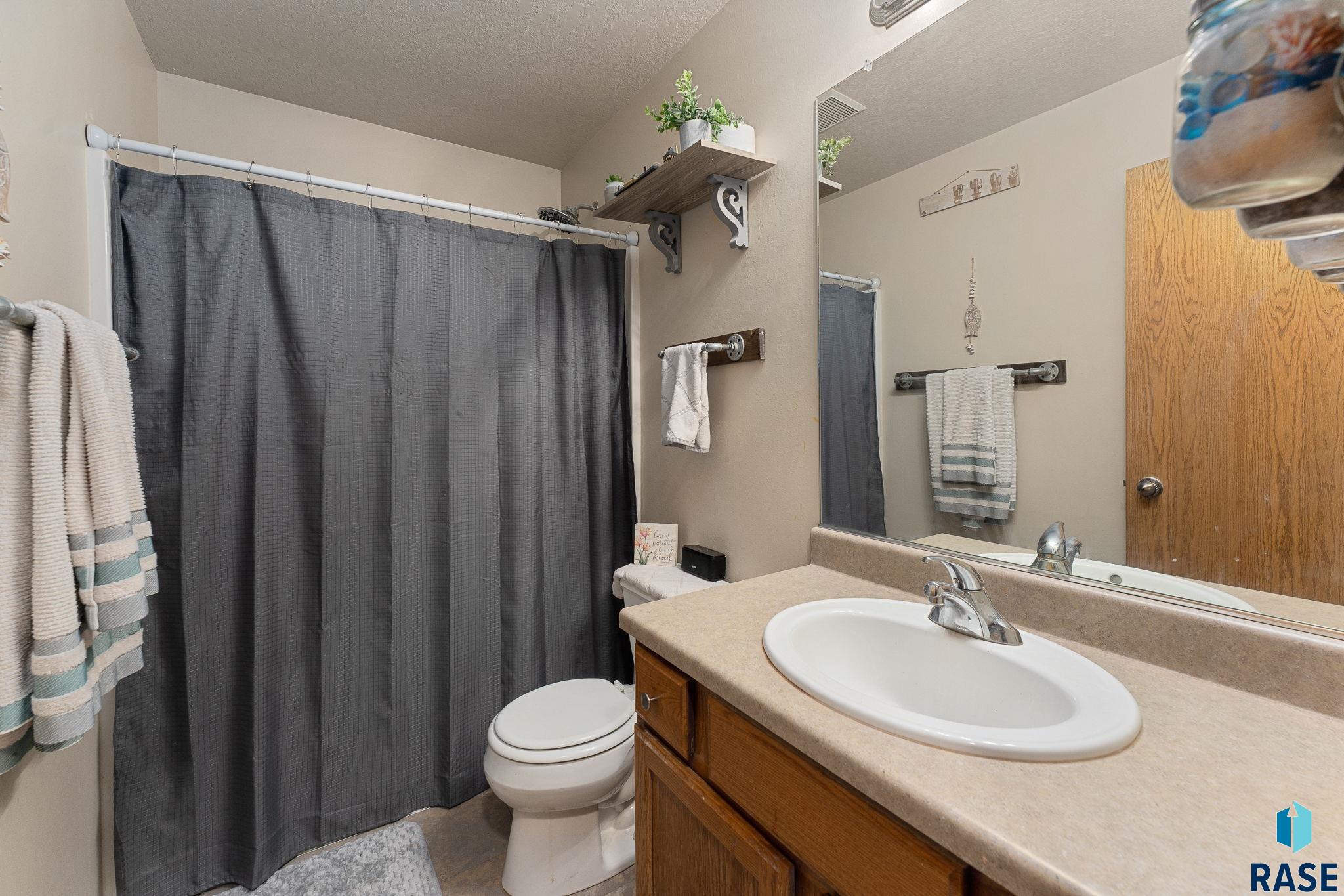611 Teddy St Street, Harrisburg, New Jersey image 17