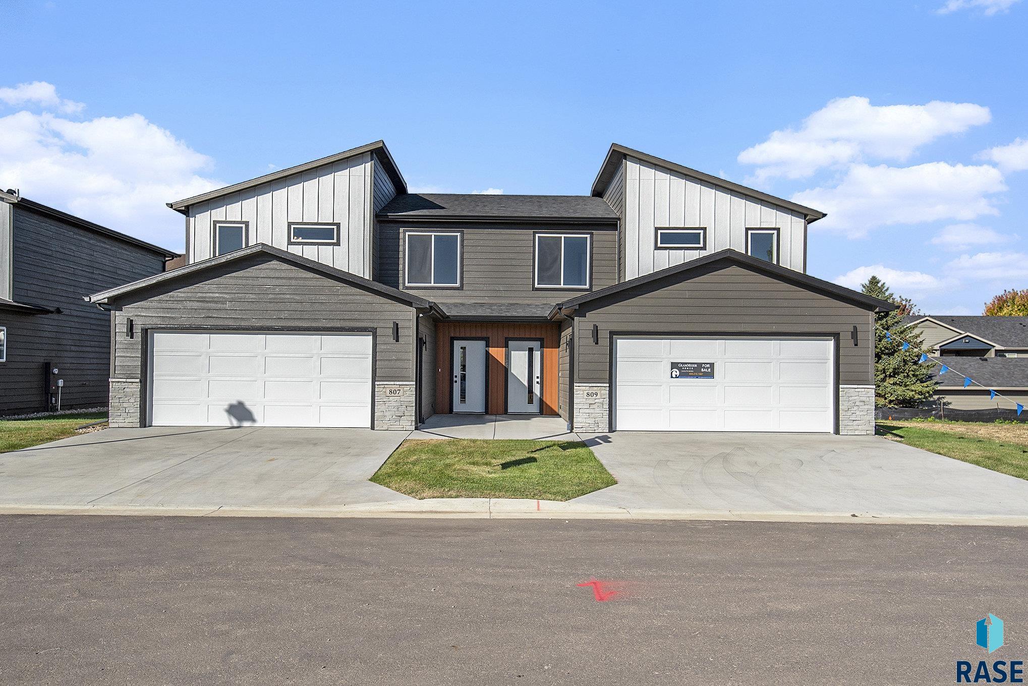 807 N Marquette Pl Place, Sioux Falls, South Dakota image 1