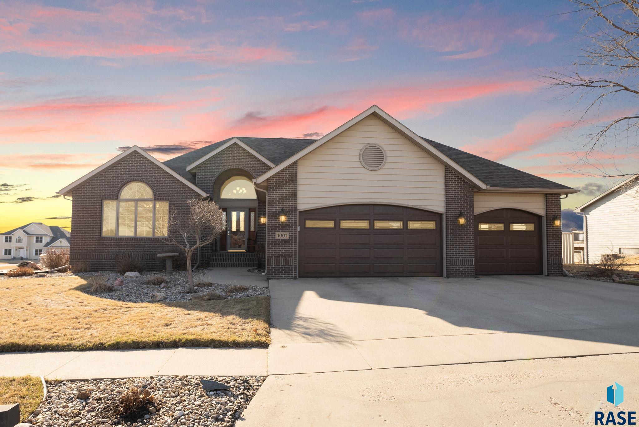 1001 Westview Dr Drive, Dell Rapids, South Dakota image 1