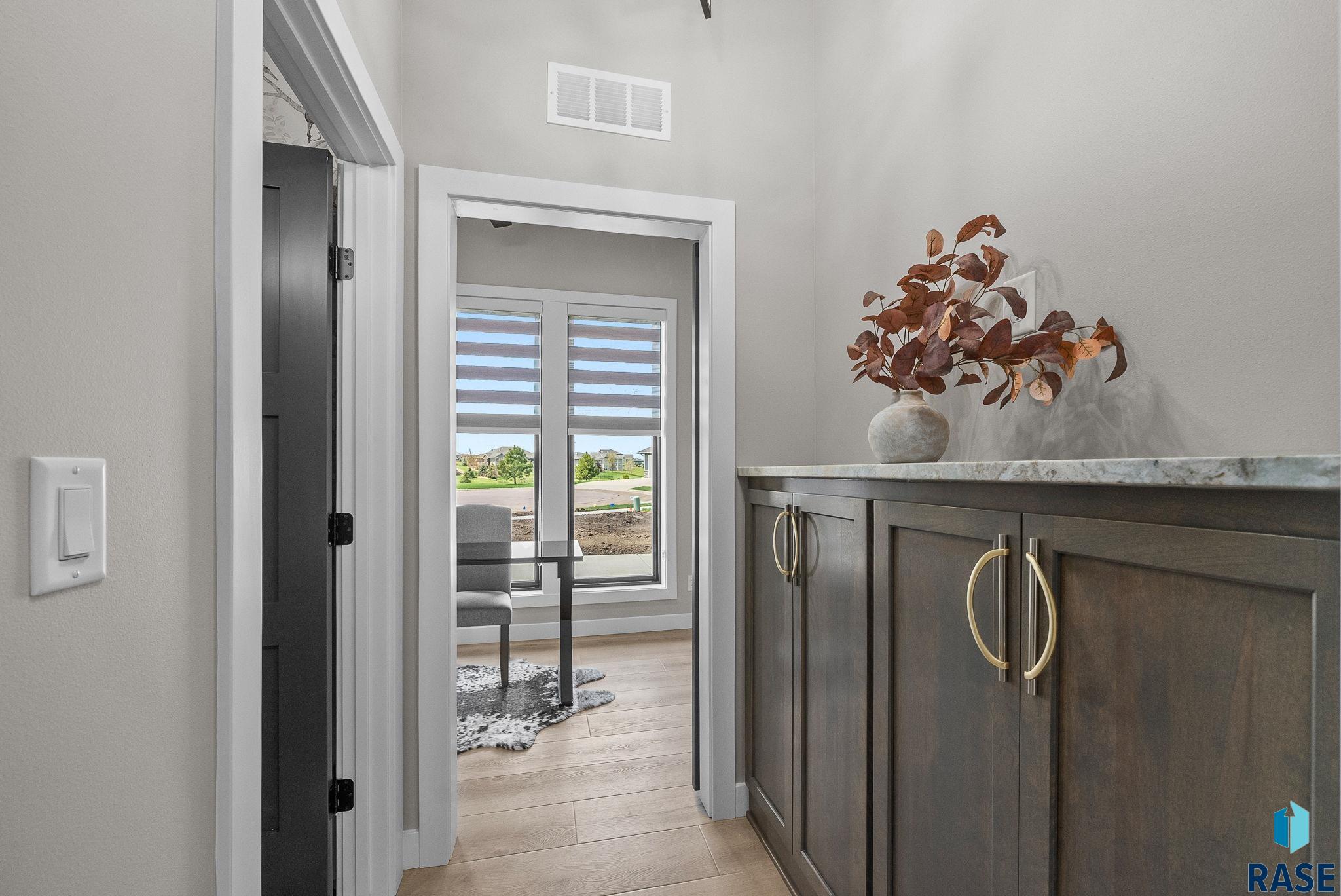 Sioux Falls, South Dakota 57110, United States, 3 Bedrooms Bedrooms, ,3 BathroomsBathrooms,Residential,Active,124067