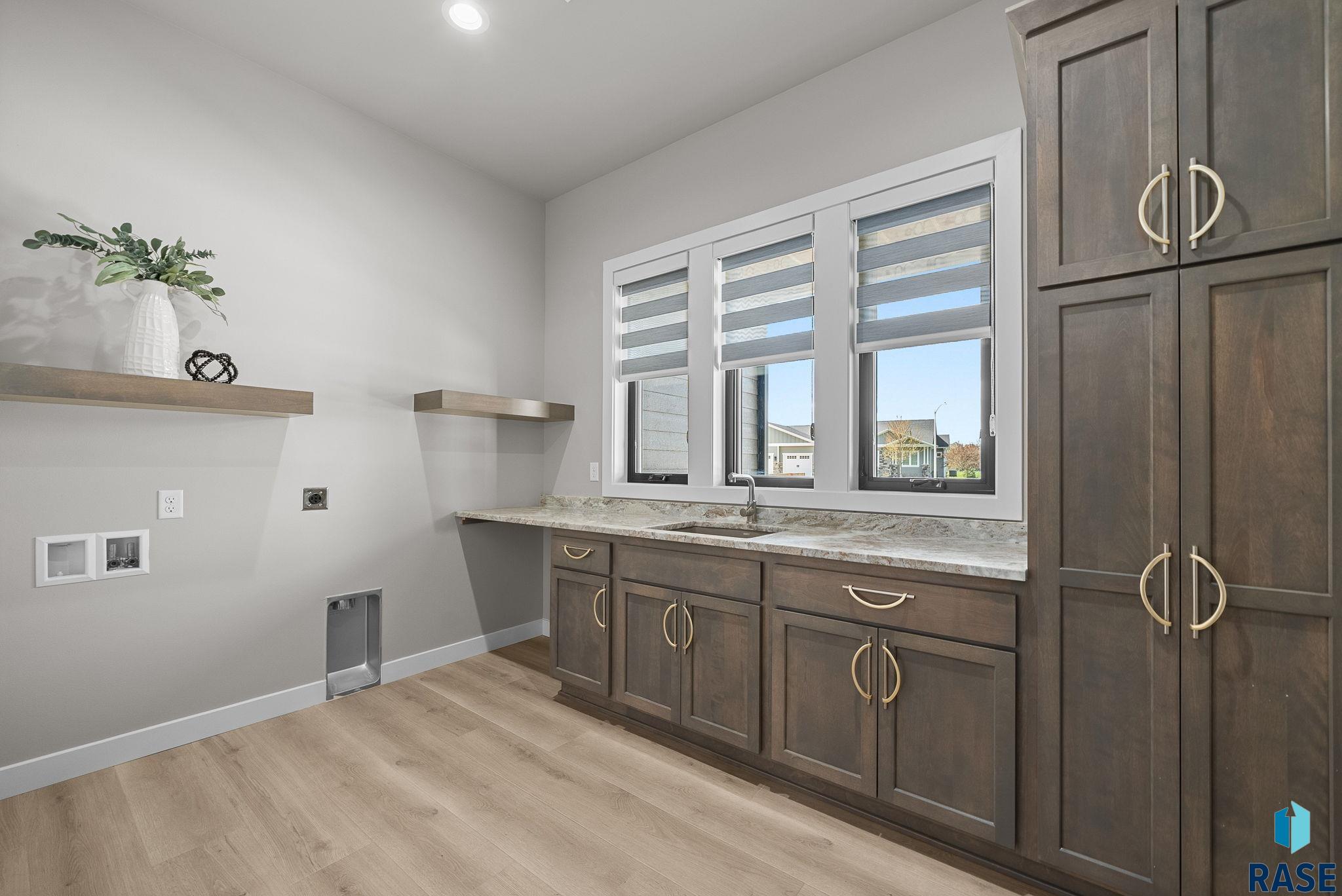 Sioux Falls, South Dakota 57110, United States, 3 Bedrooms Bedrooms, ,3 BathroomsBathrooms,Residential,Active,124067