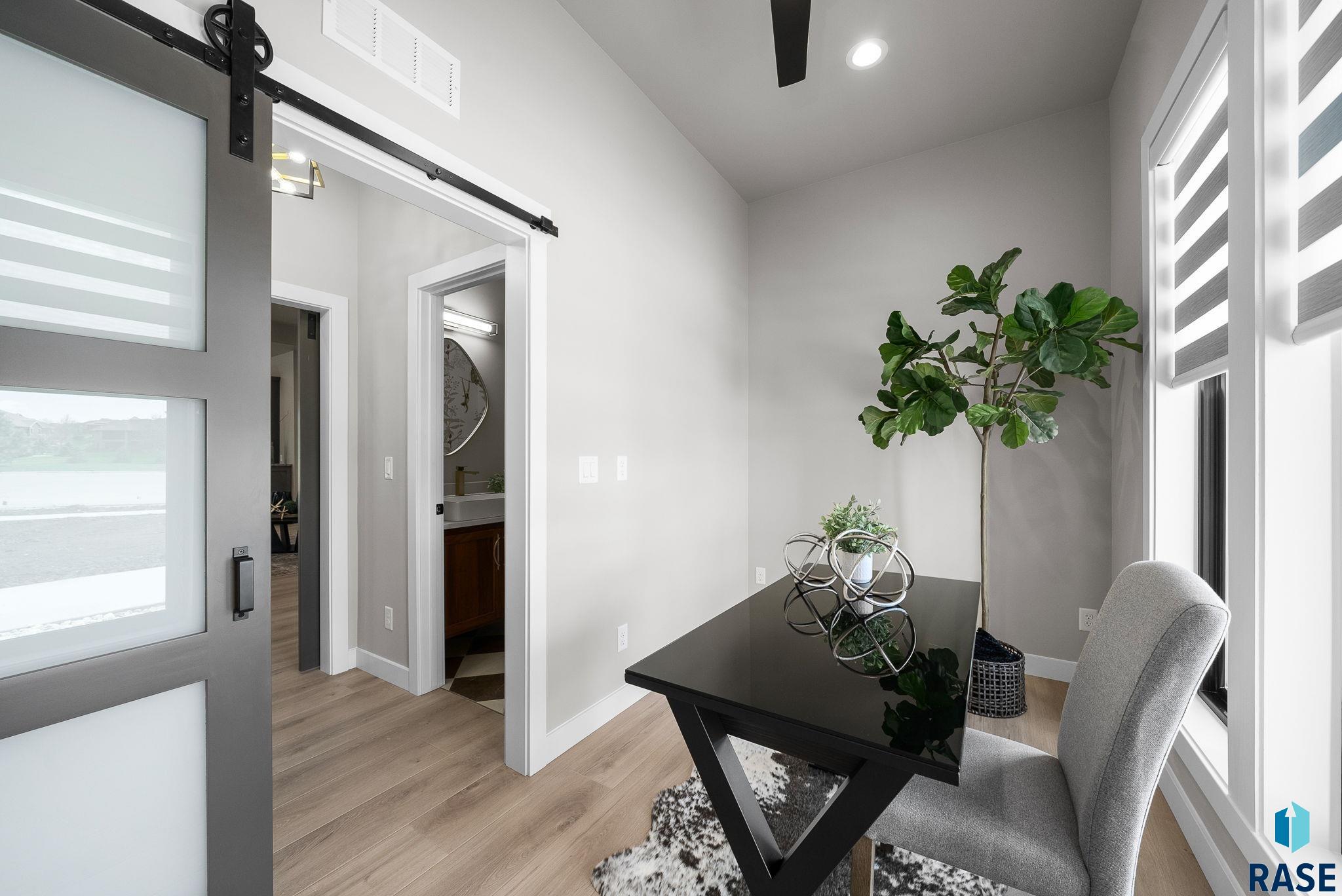 Sioux Falls, South Dakota 57110, United States, 3 Bedrooms Bedrooms, ,3 BathroomsBathrooms,Residential,Active,124067