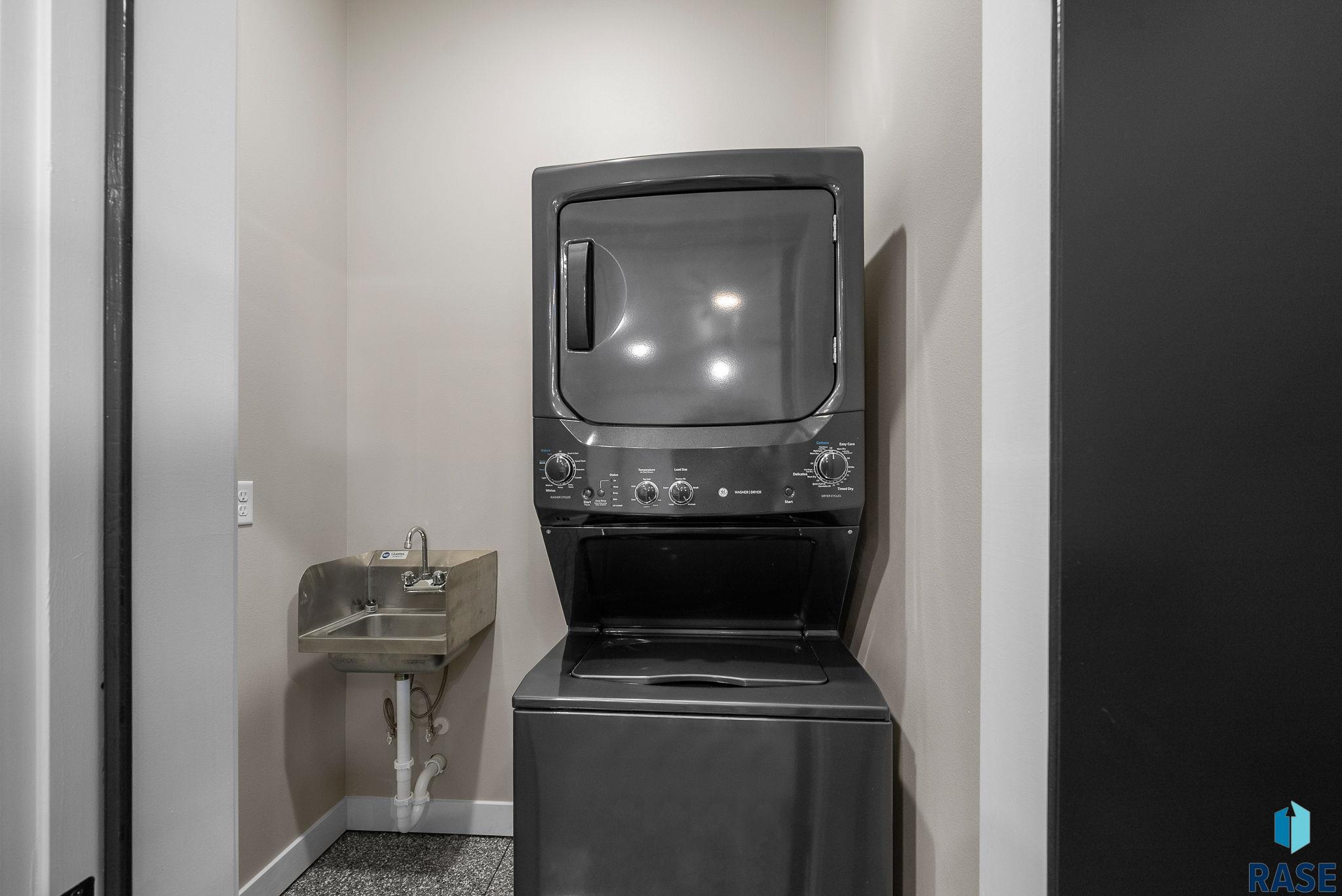 Sioux Falls, South Dakota 57110, United States, 3 Bedrooms Bedrooms, ,3 BathroomsBathrooms,Residential,Active,124067