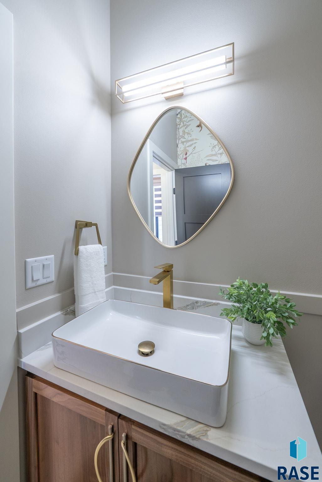 Sioux Falls, South Dakota 57110, United States, 3 Bedrooms Bedrooms, ,3 BathroomsBathrooms,Residential,Active,124067