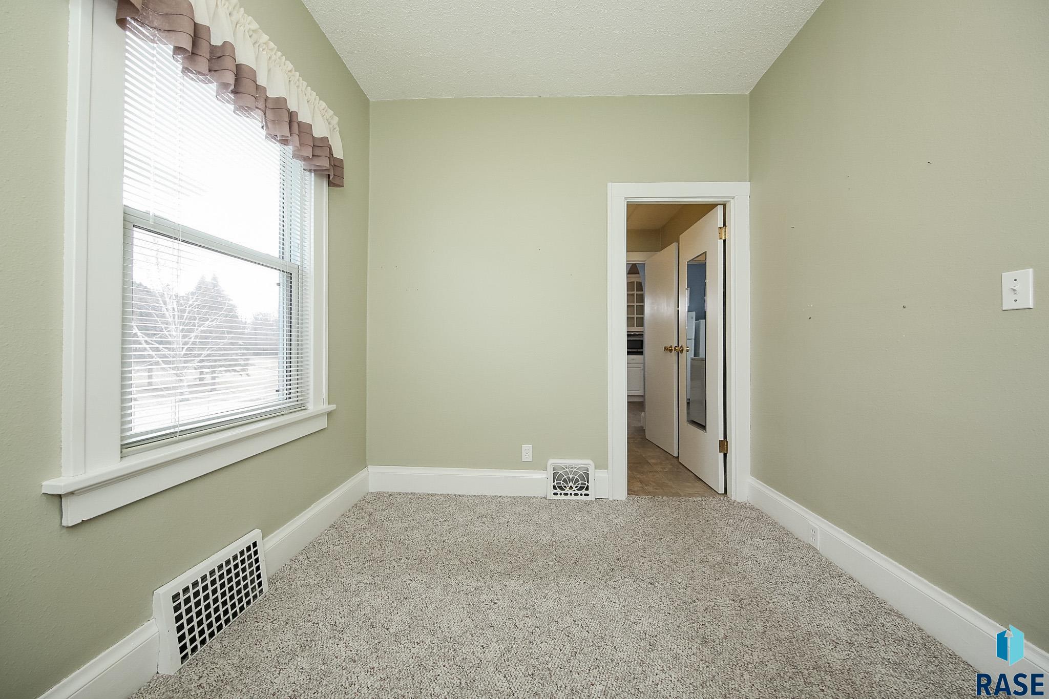 1009 3rd St Street, Garretson, New Jersey image 13