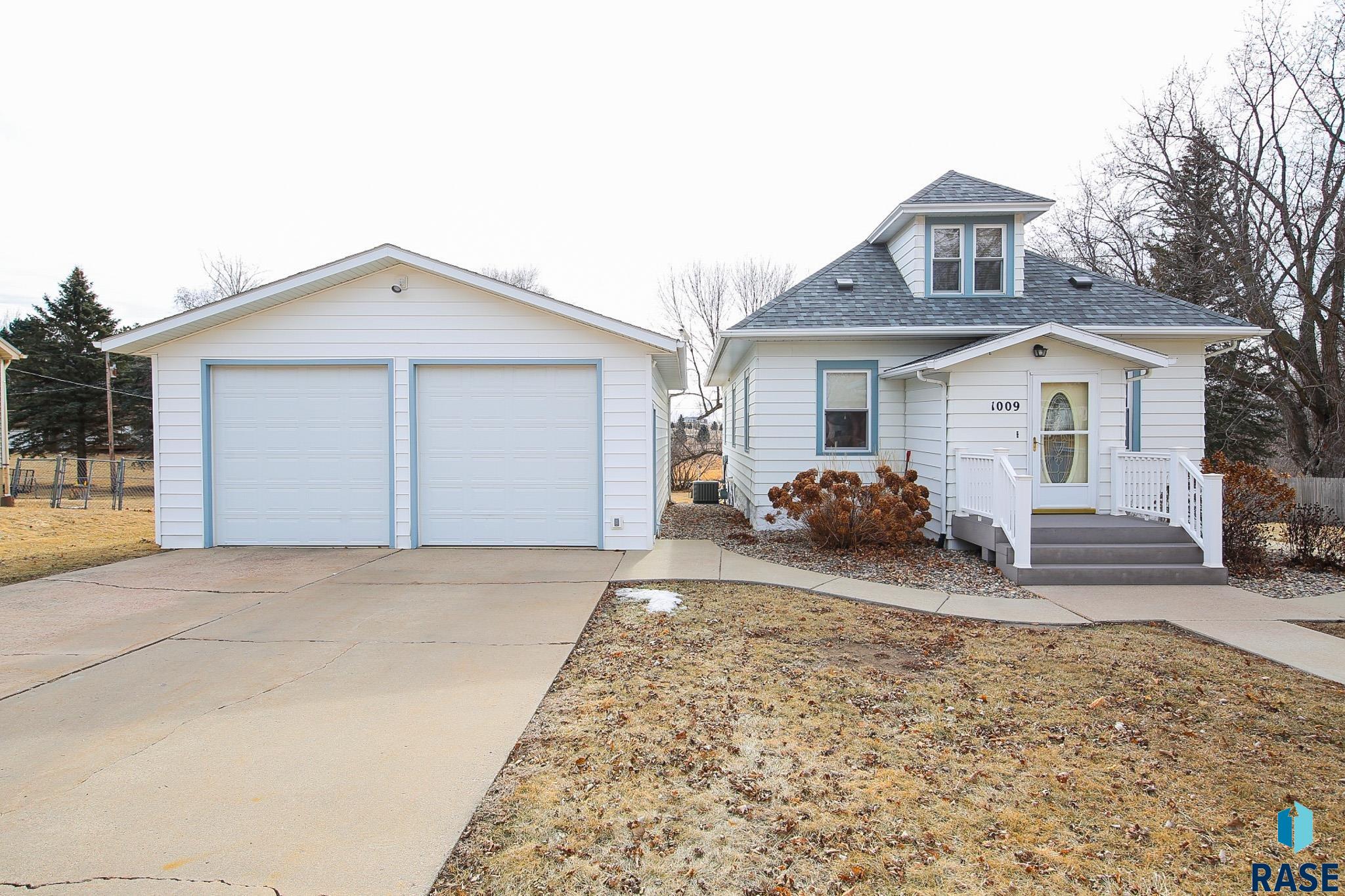 1009 3rd St Street, Garretson, New Jersey image 2