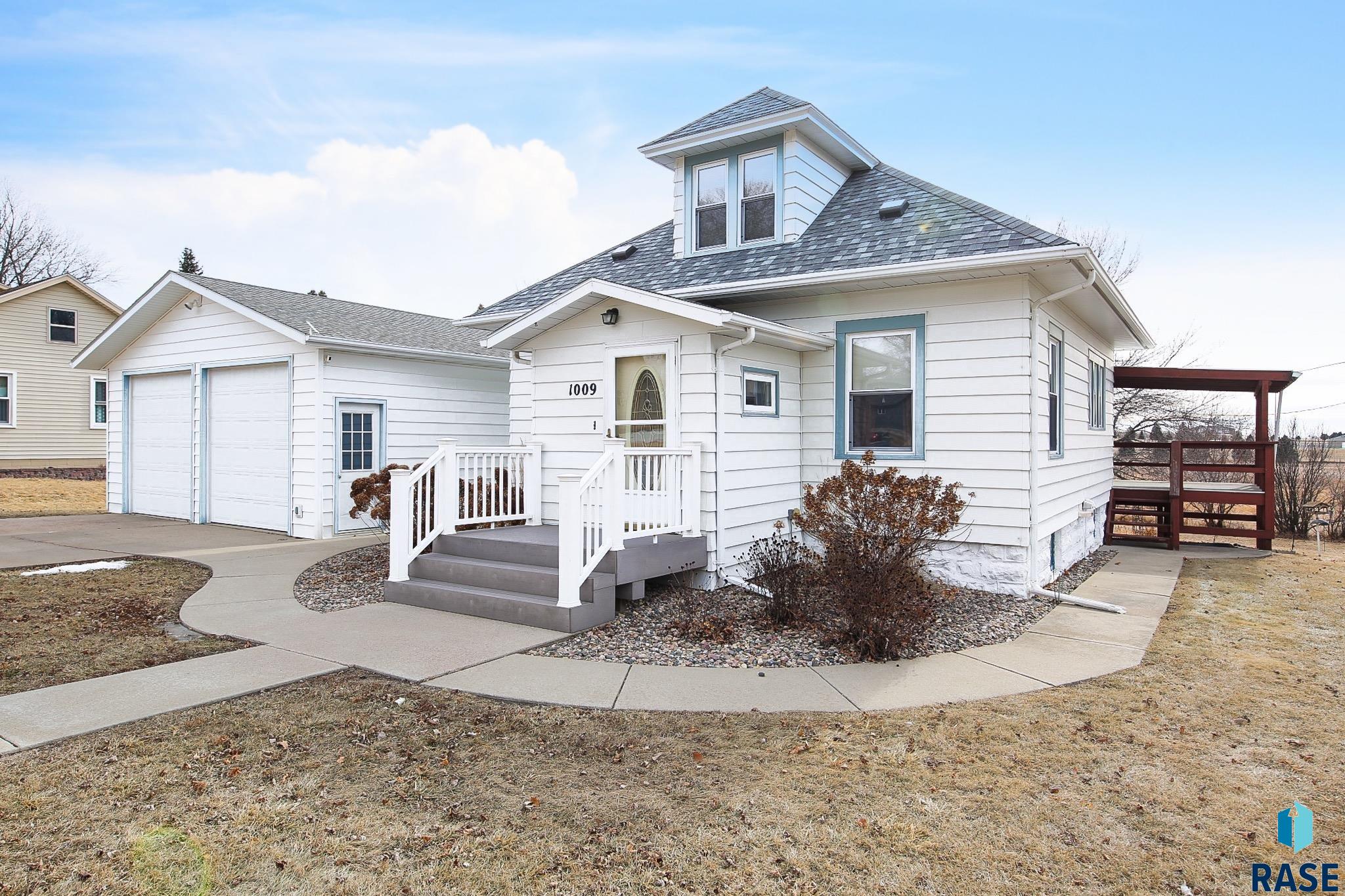 1009 3rd St Street, Garretson, New Jersey image 1