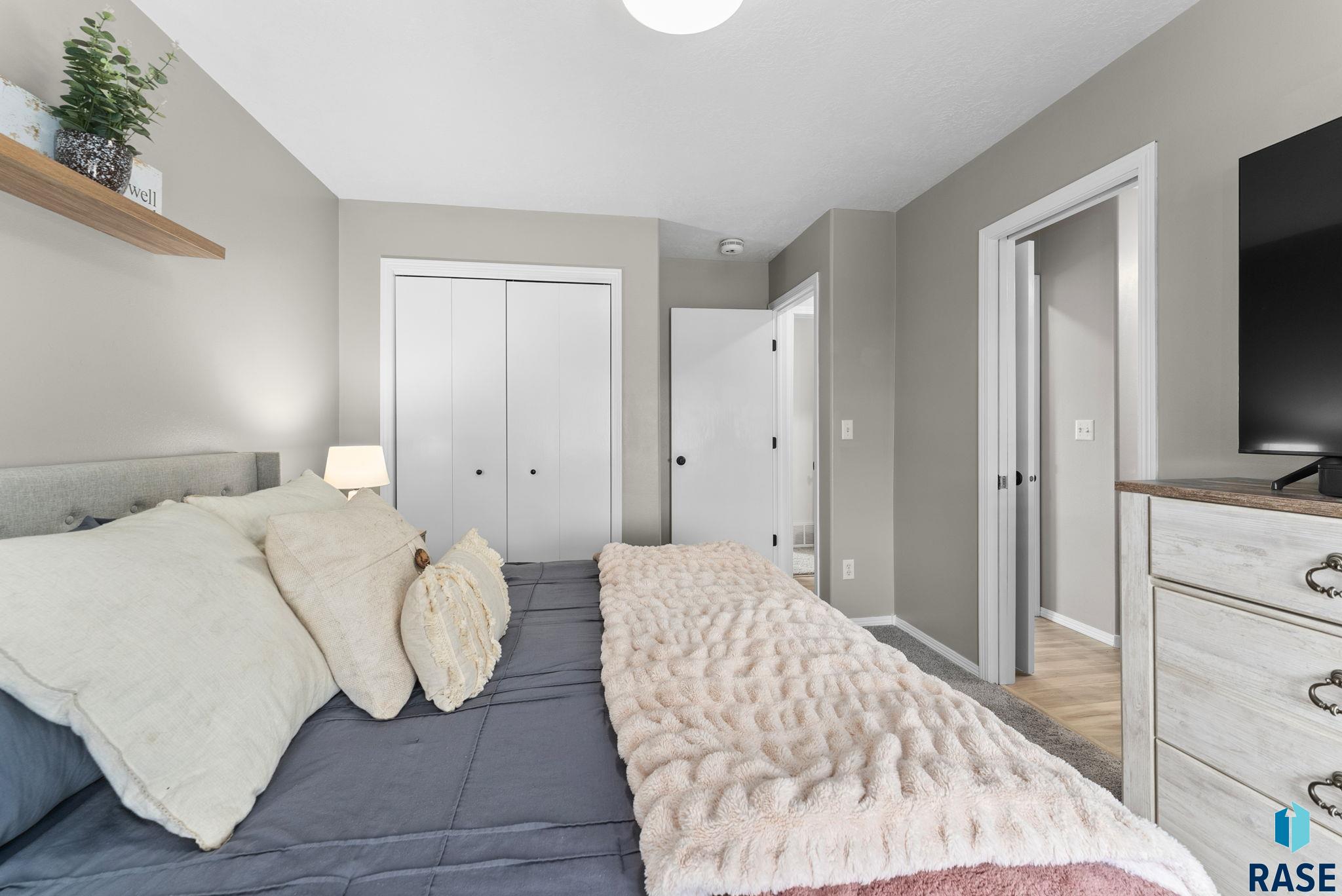 Sioux Falls, South Dakota 57106, United States, 3 Bedrooms Bedrooms, ,2 BathroomsBathrooms,Residential,Contingent,102372