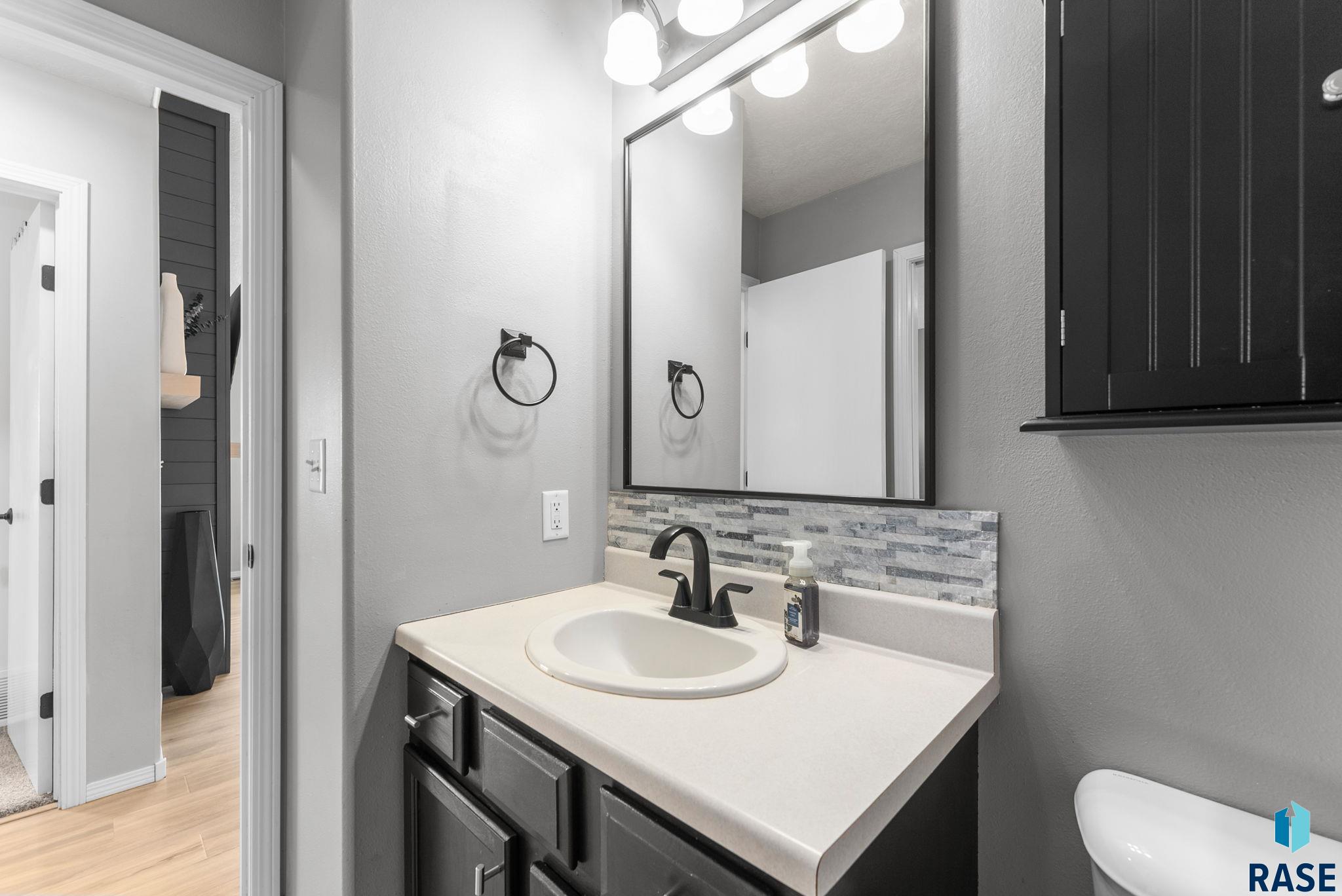 Sioux Falls, South Dakota 57106, United States, 3 Bedrooms Bedrooms, ,2 BathroomsBathrooms,Residential,Contingent,102372