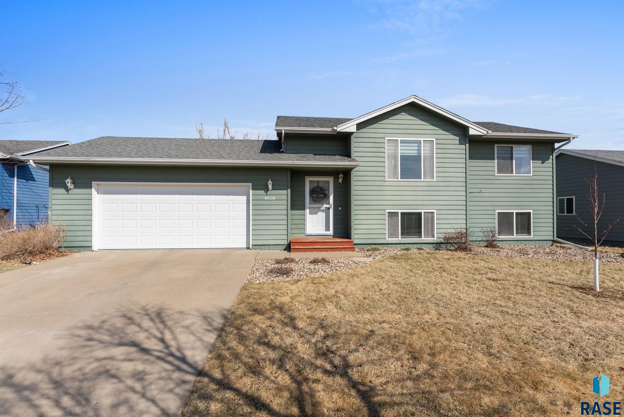 Sioux Falls, South Dakota 57106, United States, 3 Bedrooms Bedrooms, ,2 BathroomsBathrooms,Residential,Contingent,102372