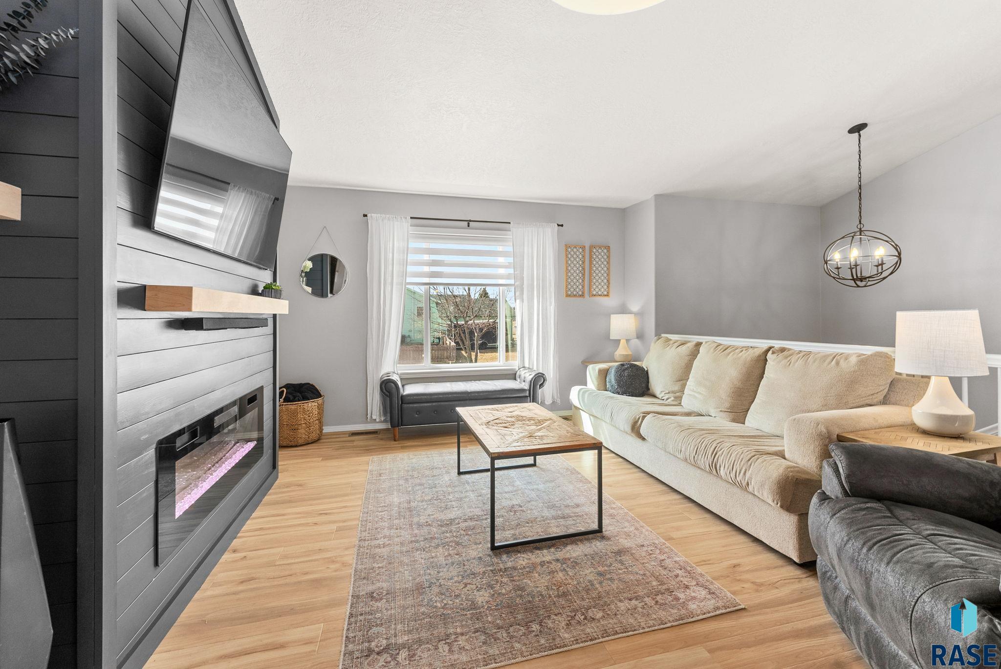 Sioux Falls, South Dakota 57106, United States, 3 Bedrooms Bedrooms, ,2 BathroomsBathrooms,Residential,Contingent,102372