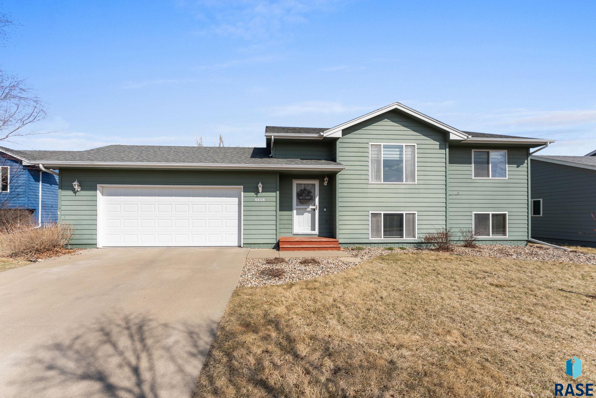 Sioux Falls, South Dakota 57106, United States, 3 Bedrooms Bedrooms, ,2 BathroomsBathrooms,Residential,Contingent,102372