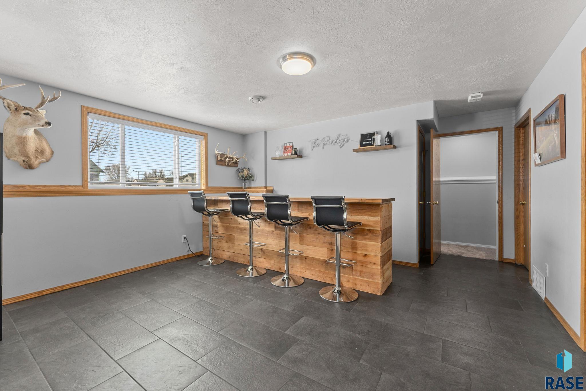 Sioux Falls, South Dakota 57106, United States, 3 Bedrooms Bedrooms, ,2 BathroomsBathrooms,Residential,Contingent,102372