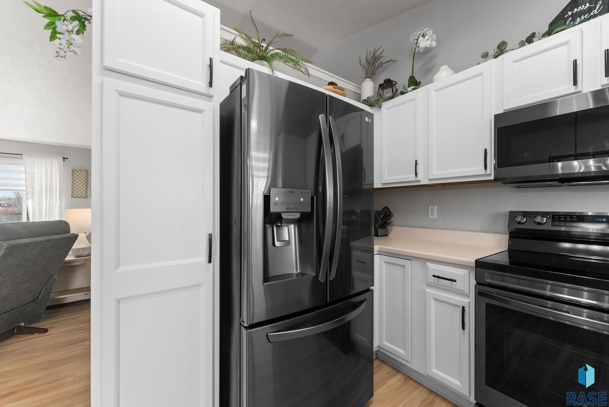 Sioux Falls, South Dakota 57106, United States, 3 Bedrooms Bedrooms, ,2 BathroomsBathrooms,Residential,Contingent,102372