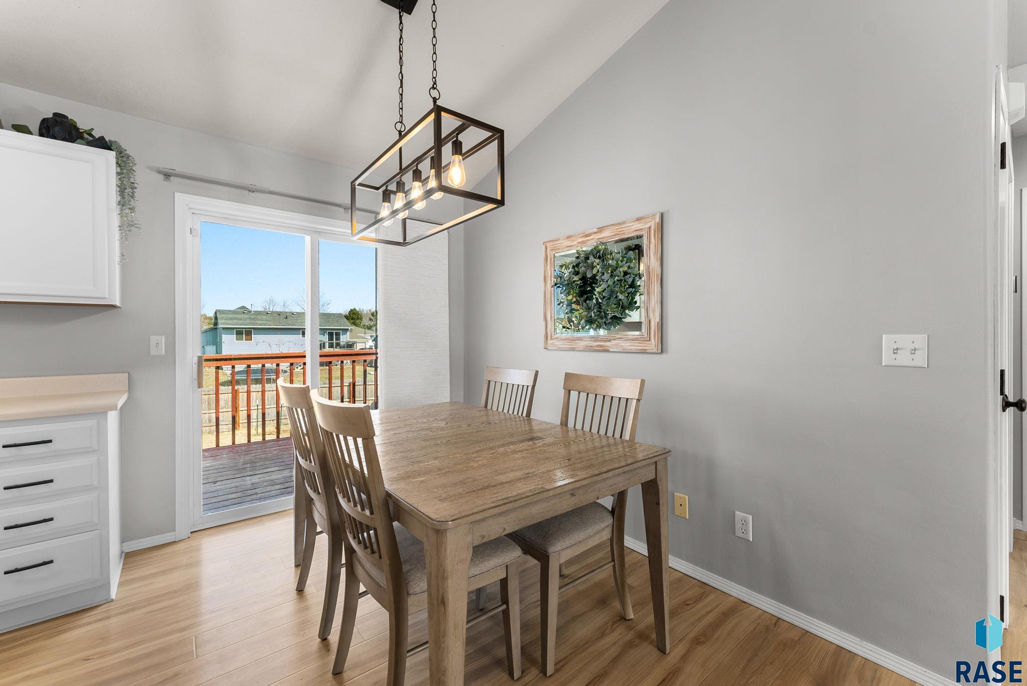 Sioux Falls, South Dakota 57106, United States, 3 Bedrooms Bedrooms, ,2 BathroomsBathrooms,Residential,Contingent,102372