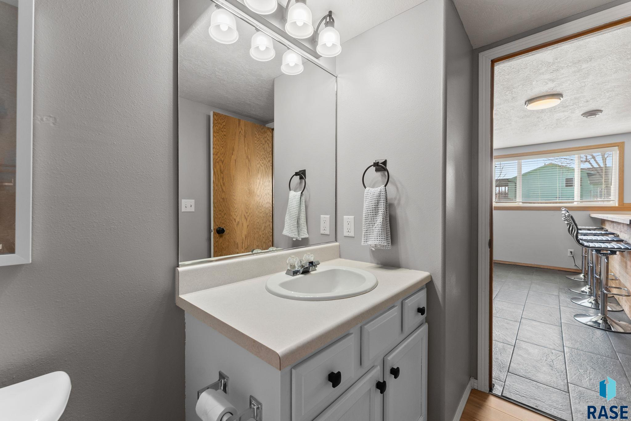 Sioux Falls, South Dakota 57106, United States, 3 Bedrooms Bedrooms, ,2 BathroomsBathrooms,Residential,Contingent,102372