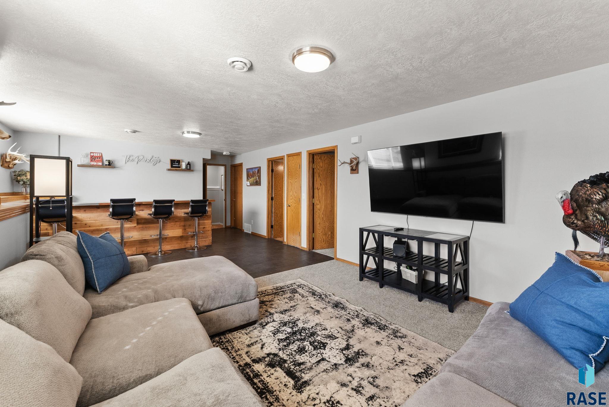 Sioux Falls, South Dakota 57106, United States, 3 Bedrooms Bedrooms, ,2 BathroomsBathrooms,Residential,Contingent,102372