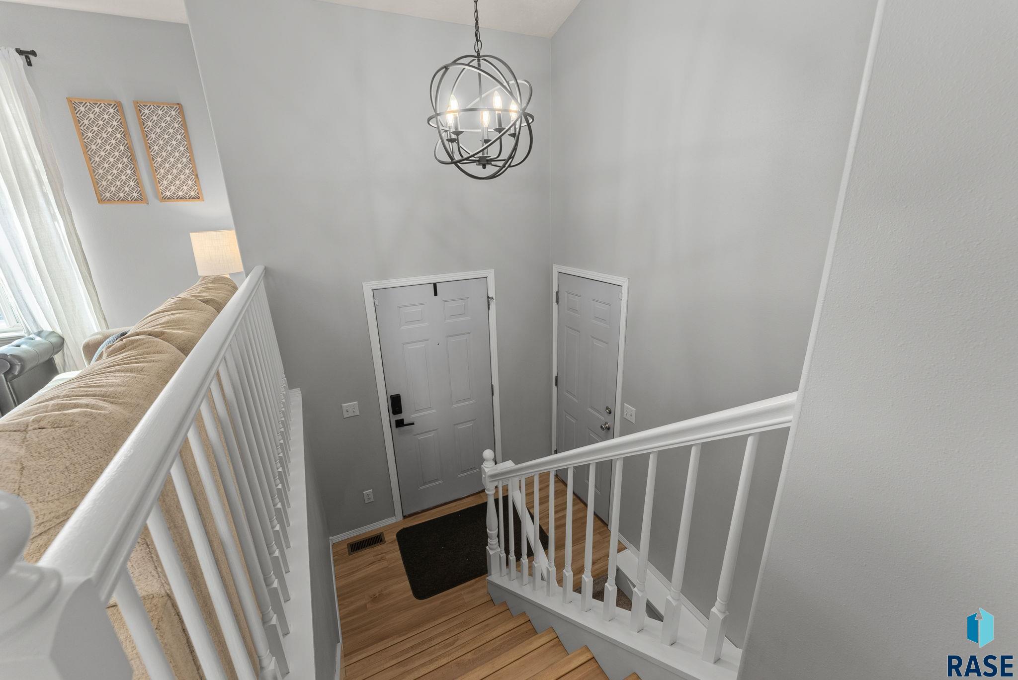 Sioux Falls, South Dakota 57106, United States, 3 Bedrooms Bedrooms, ,2 BathroomsBathrooms,Residential,Contingent,102372