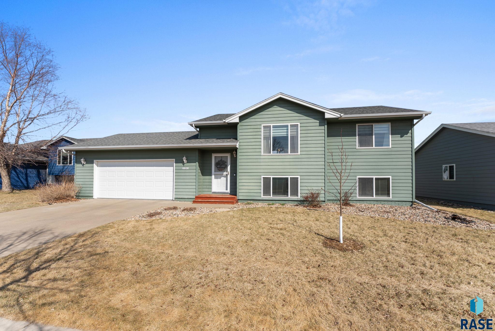 Sioux Falls, South Dakota 57106, United States, 3 Bedrooms Bedrooms, ,2 BathroomsBathrooms,Residential,Contingent,102372