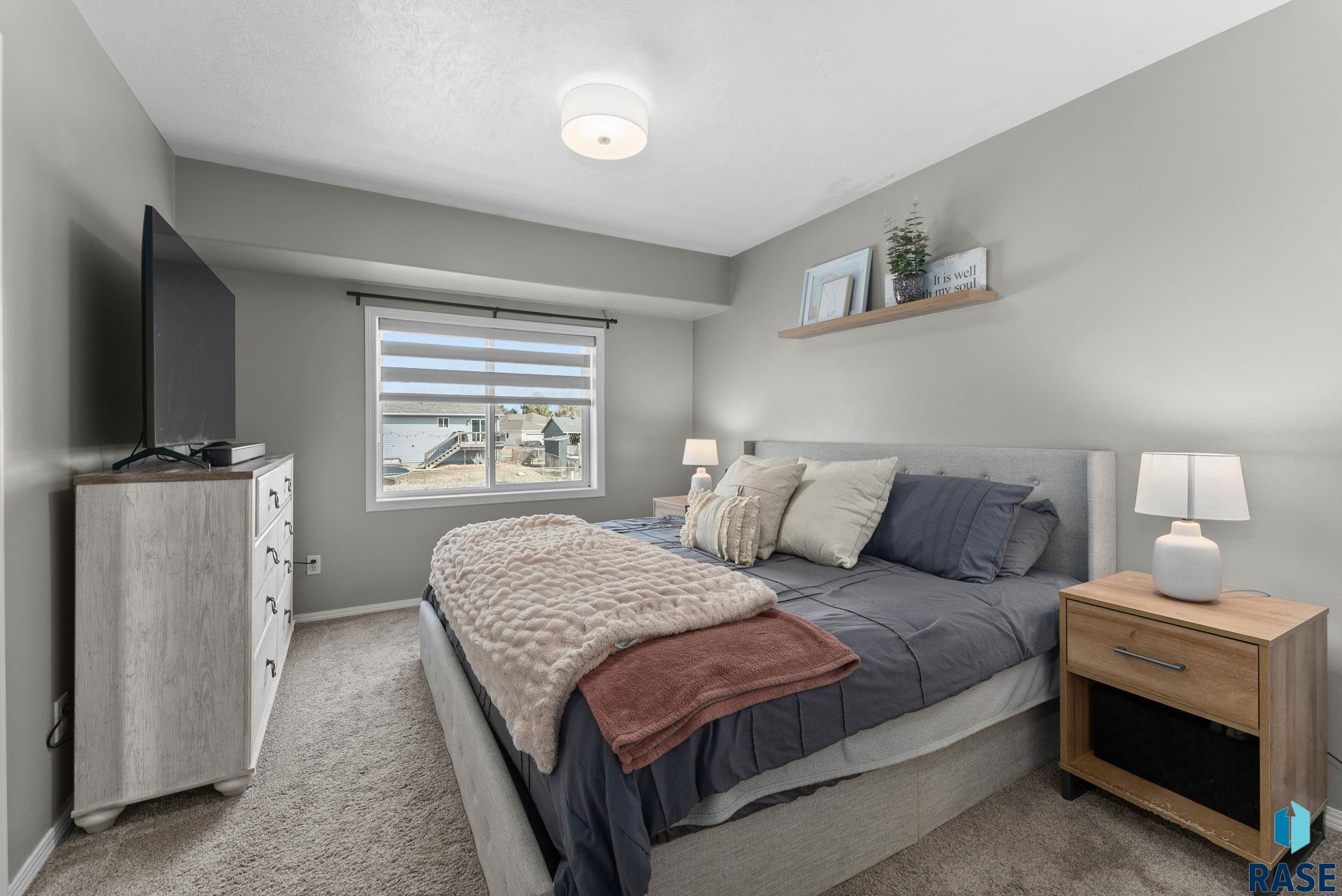 Sioux Falls, South Dakota 57106, United States, 3 Bedrooms Bedrooms, ,2 BathroomsBathrooms,Residential,Contingent,102372