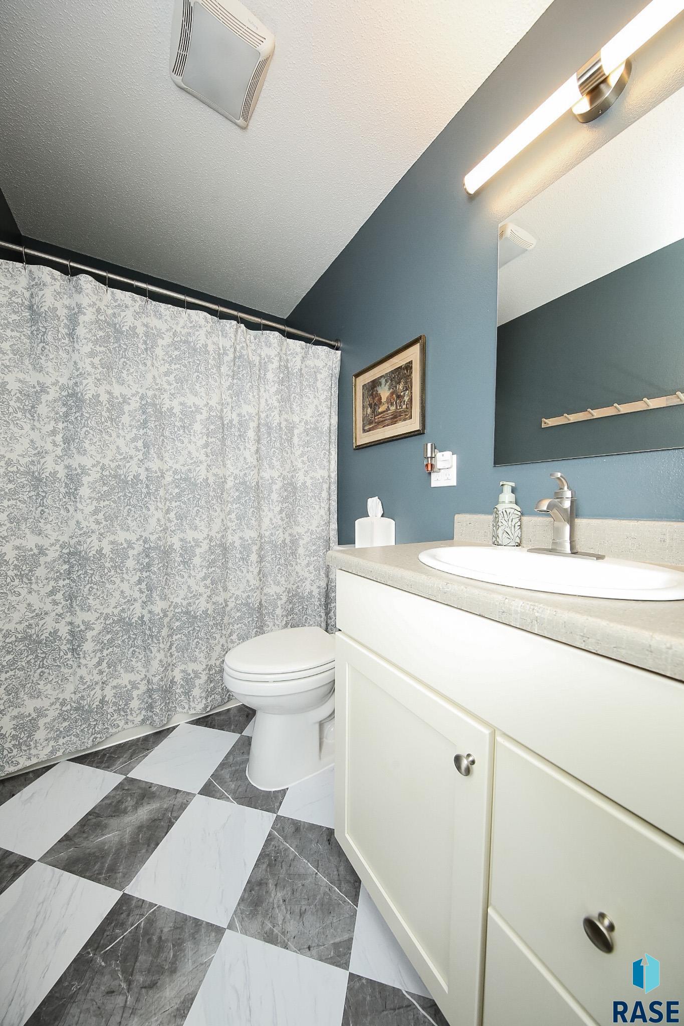 421 Rummel Dr Drive, Lennox, South Dakota image 13