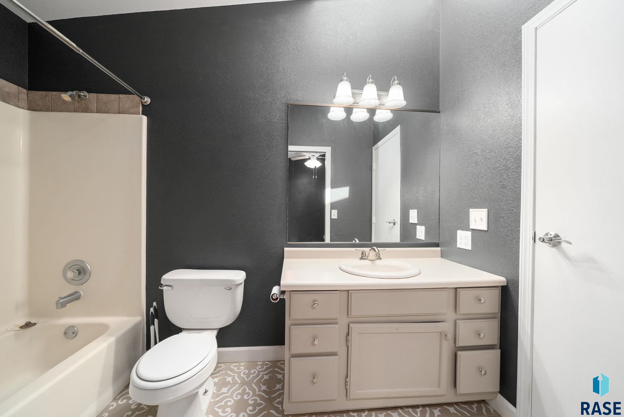 Sioux Falls, South Dakota 57110, United States, 3 Bedrooms Bedrooms, ,2 BathroomsBathrooms,Residential,Active,178704