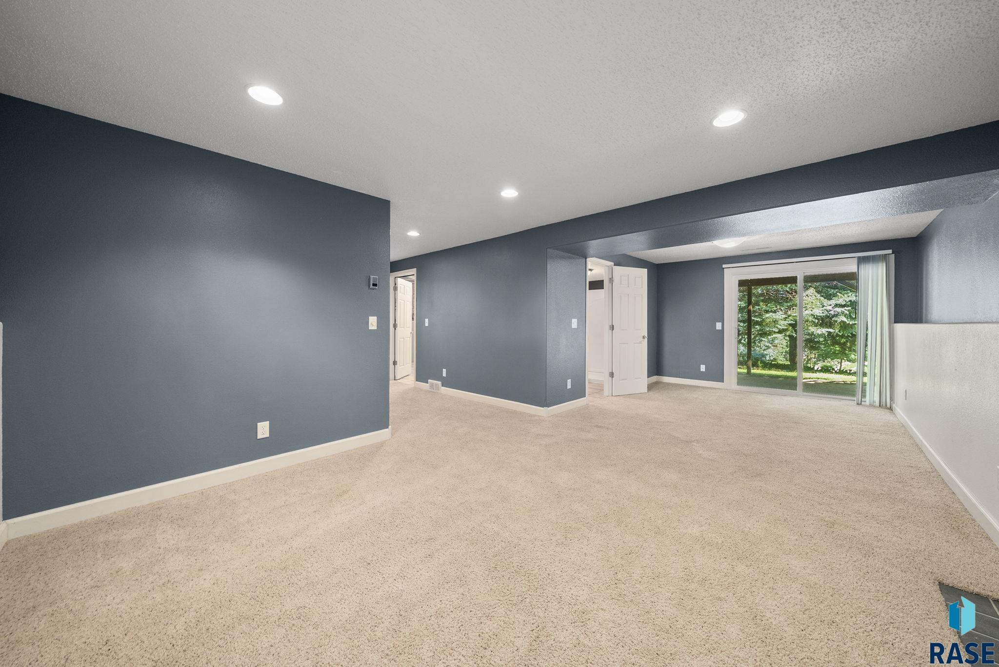 Sioux Falls, South Dakota 57110, United States, 3 Bedrooms Bedrooms, ,2 BathroomsBathrooms,Residential,Active,178704