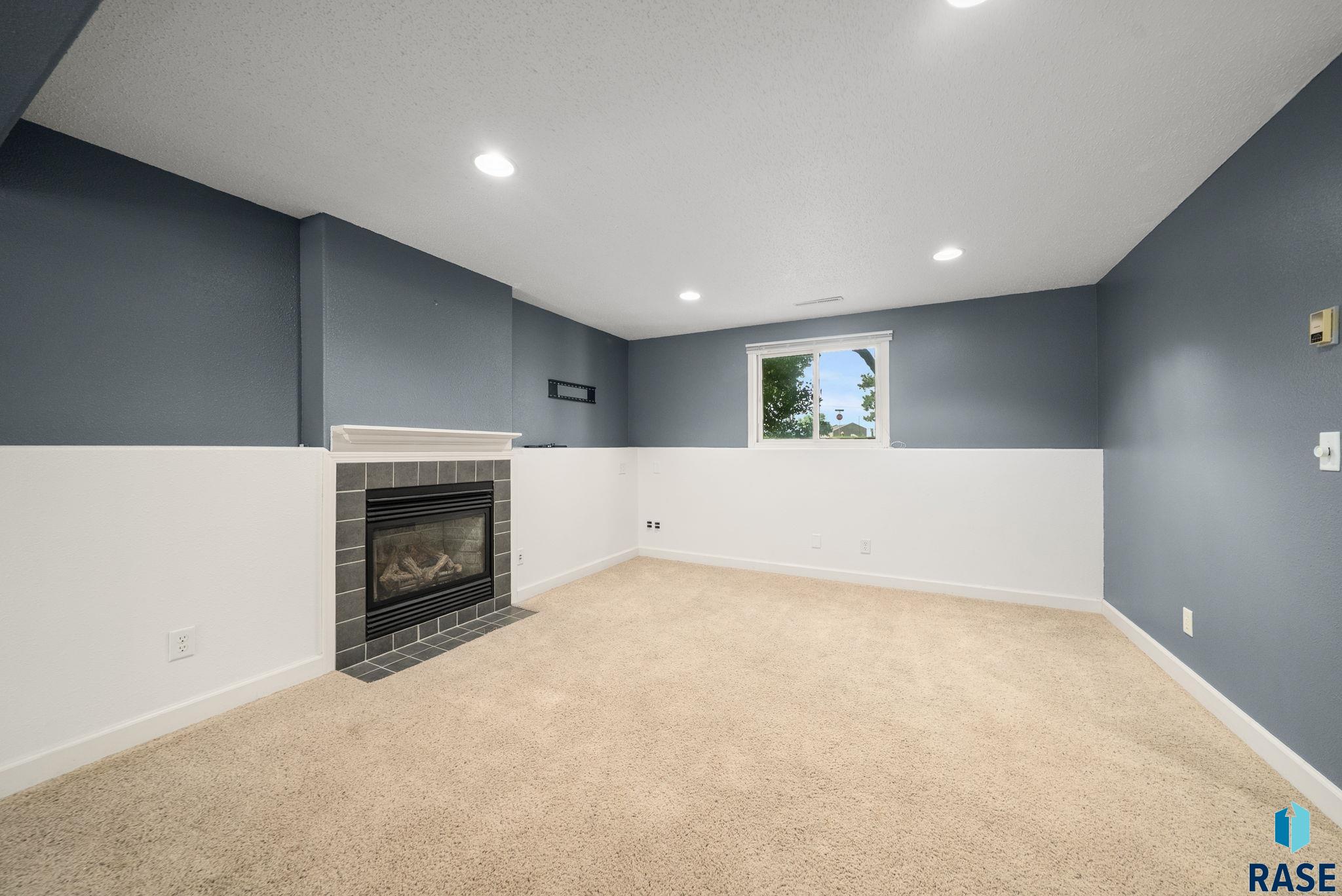 Sioux Falls, South Dakota 57110, United States, 3 Bedrooms Bedrooms, ,2 BathroomsBathrooms,Residential,Active,178704