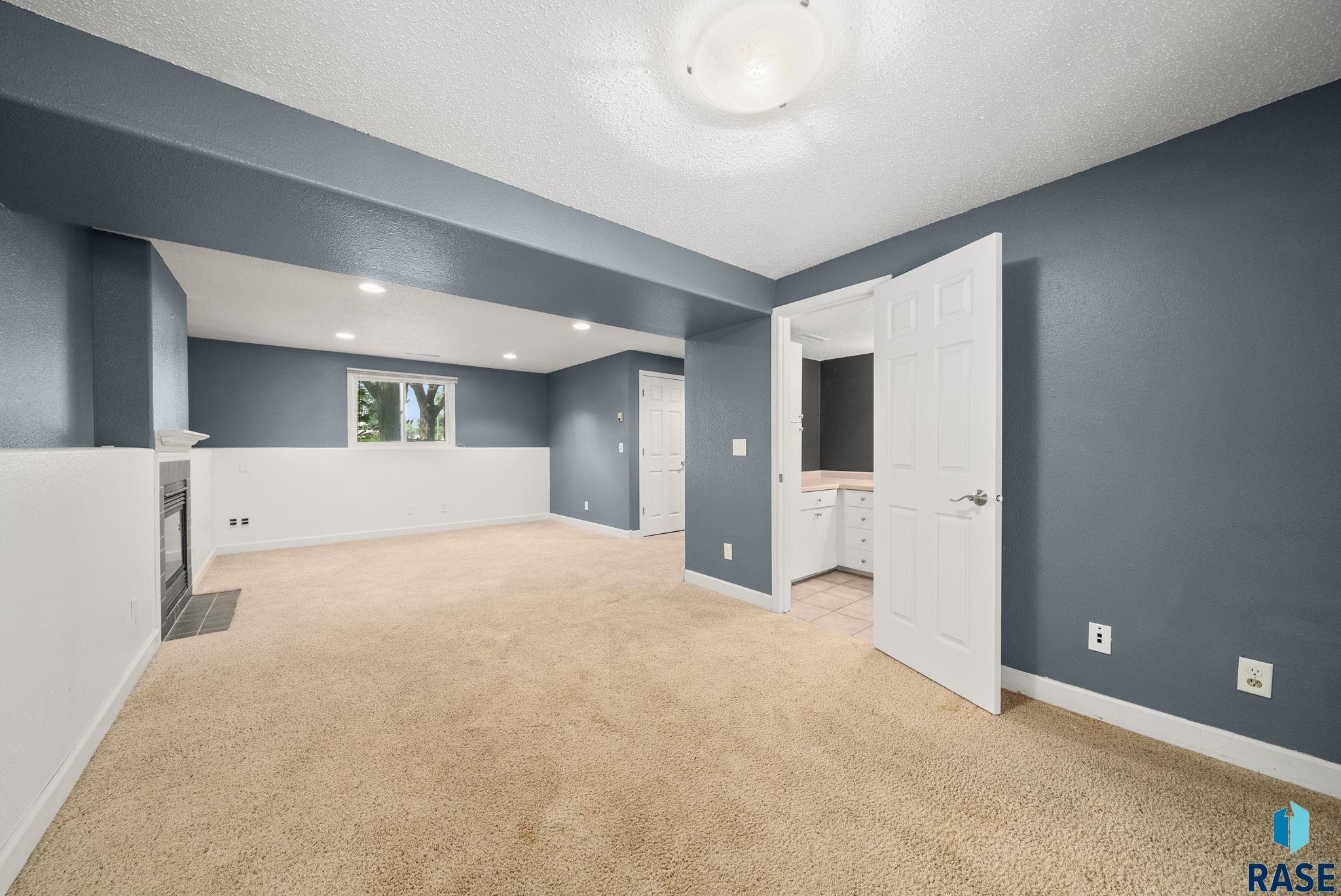 Sioux Falls, South Dakota 57110, United States, 3 Bedrooms Bedrooms, ,2 BathroomsBathrooms,Residential,Active,178704