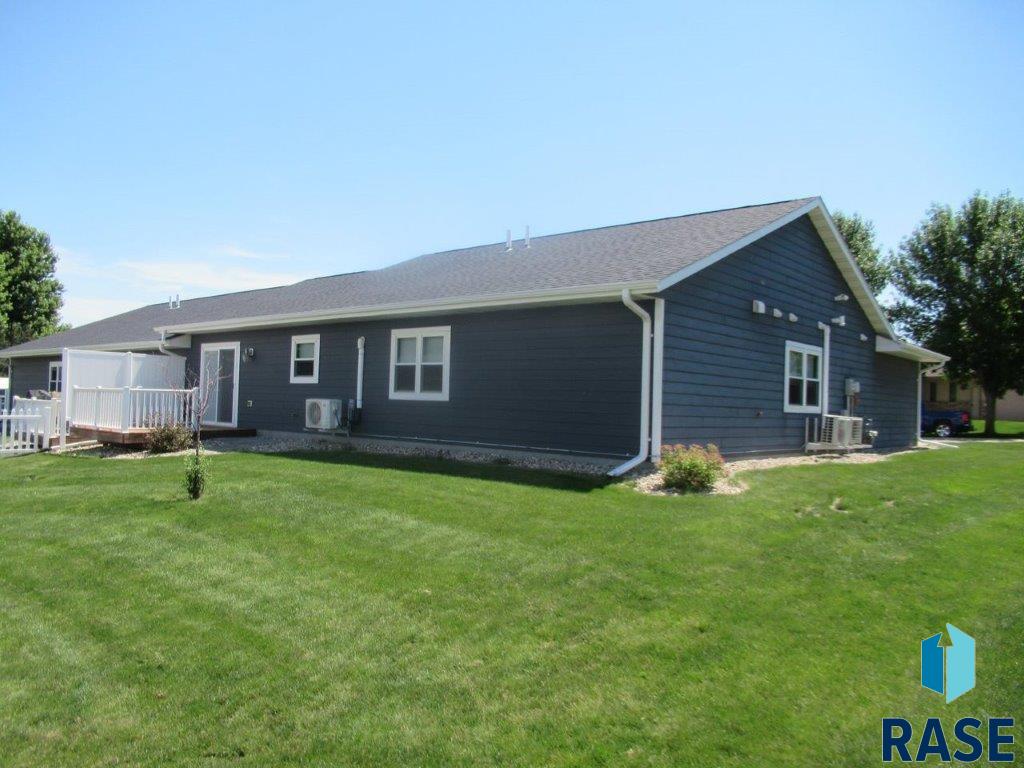 704 Britz Dr Drive, Luverne, Minnesota image 3