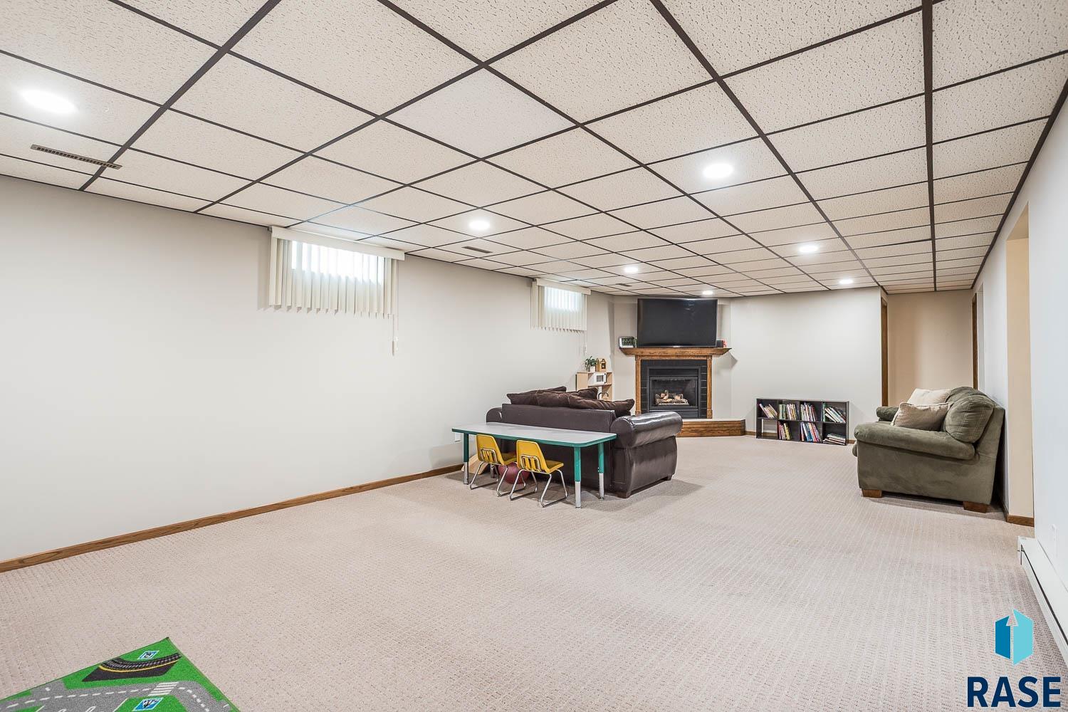 703 E Maple St Street, Parkston, South Dakota image 14