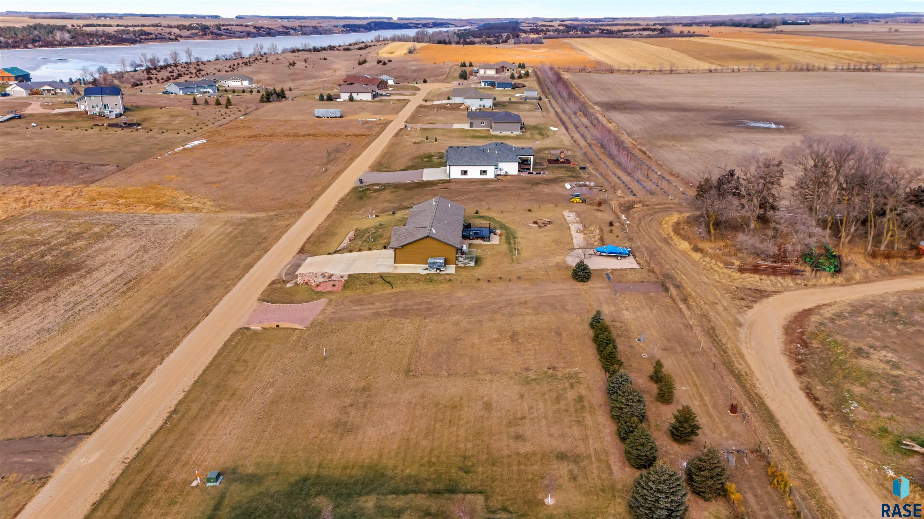 26182 Reed Ct Court, Canistota, South Dakota image 3