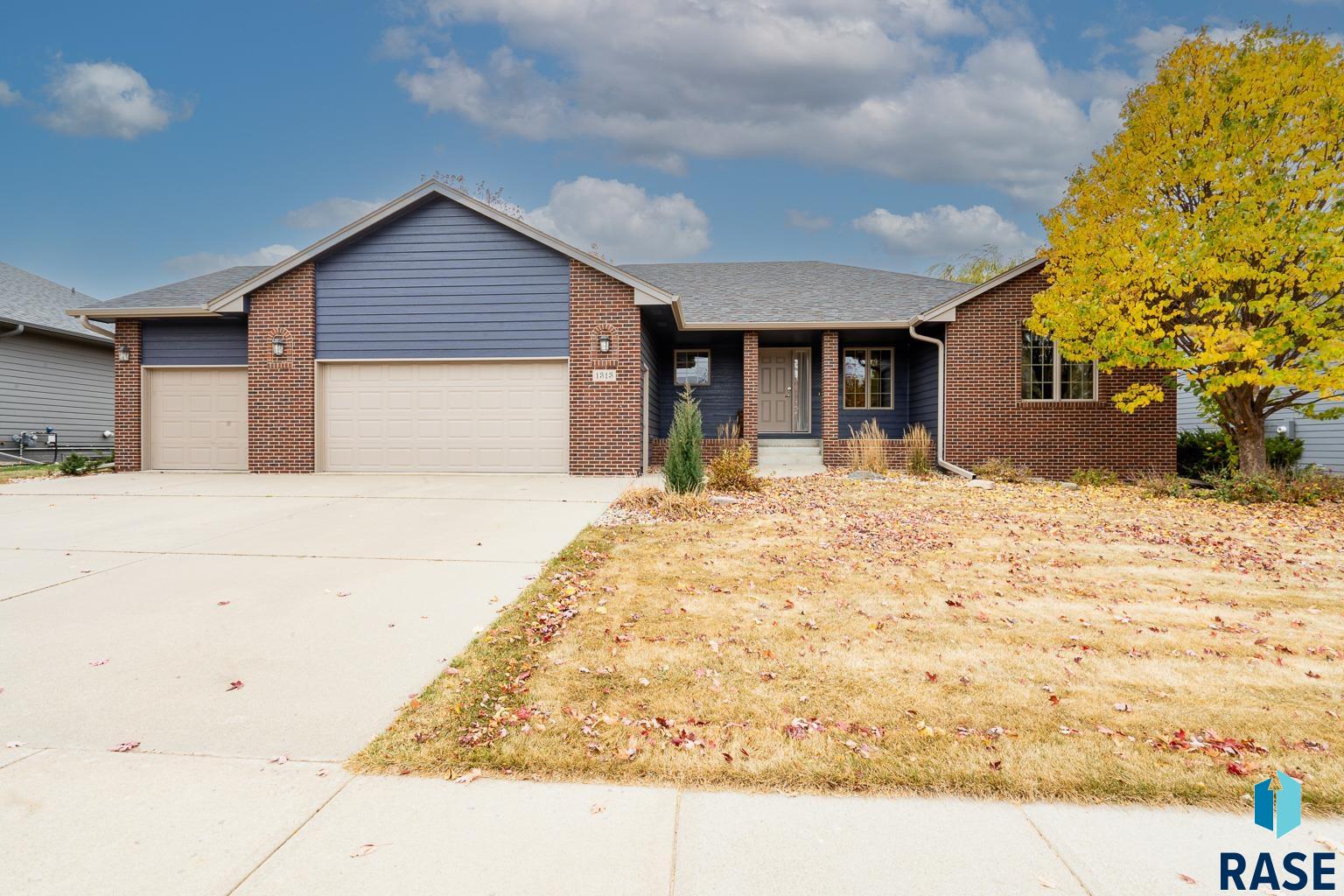 1313 W Stonegate Dr Drive, Sioux Falls, South Dakota image 1