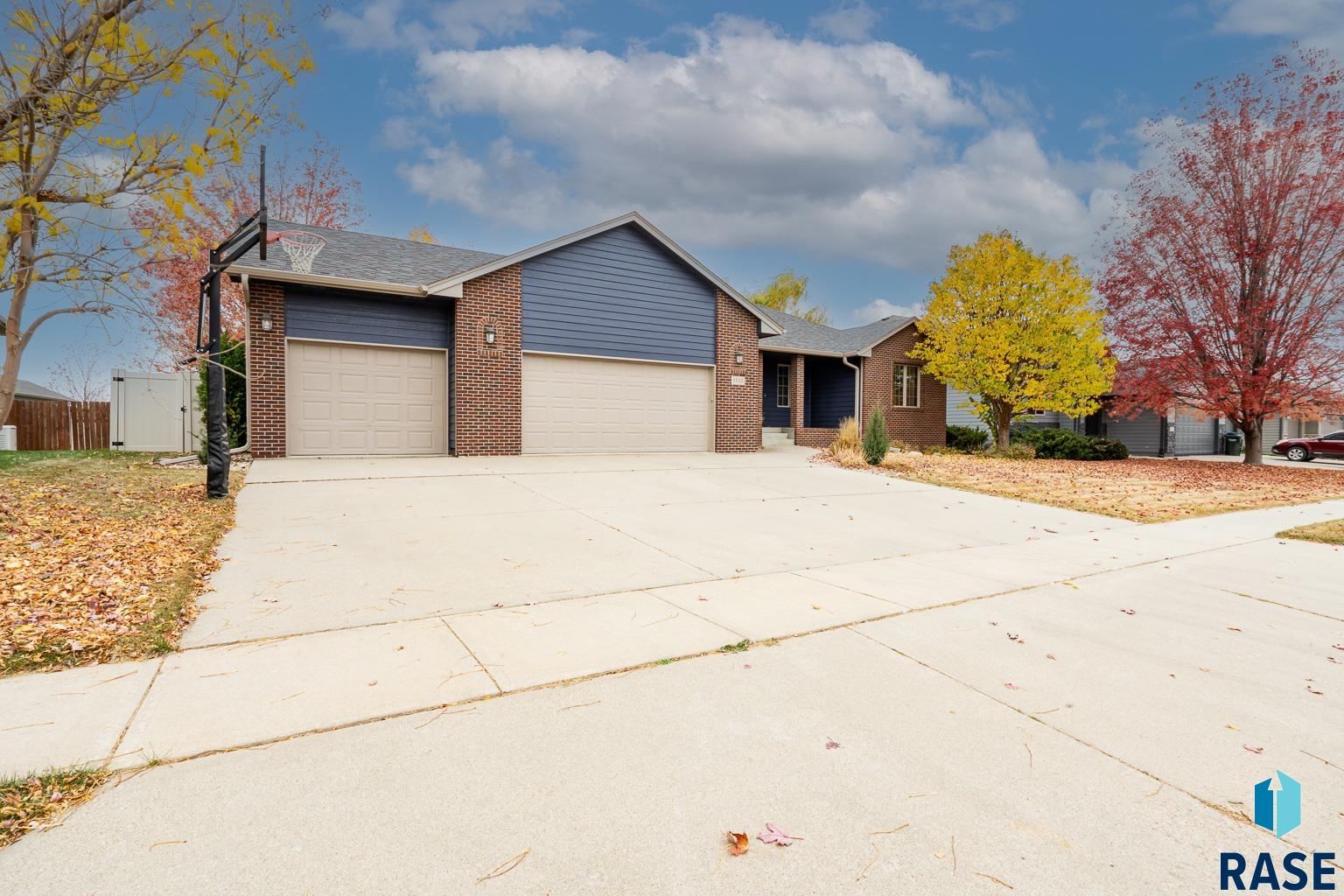 1313 W Stonegate Dr Drive, Sioux Falls, South Dakota image 2