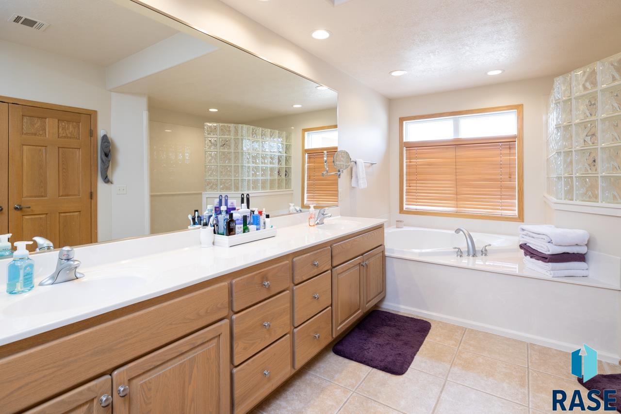 5918 S Grand Lodge Pl Place, Sioux Falls, New Jersey image 15