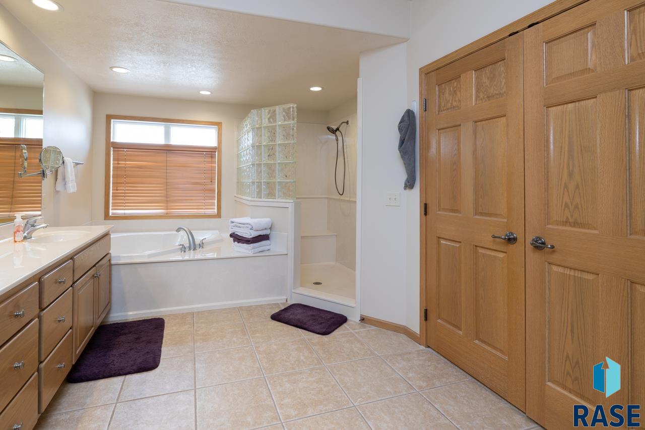 5918 S Grand Lodge Pl Place, Sioux Falls, New Jersey image 14