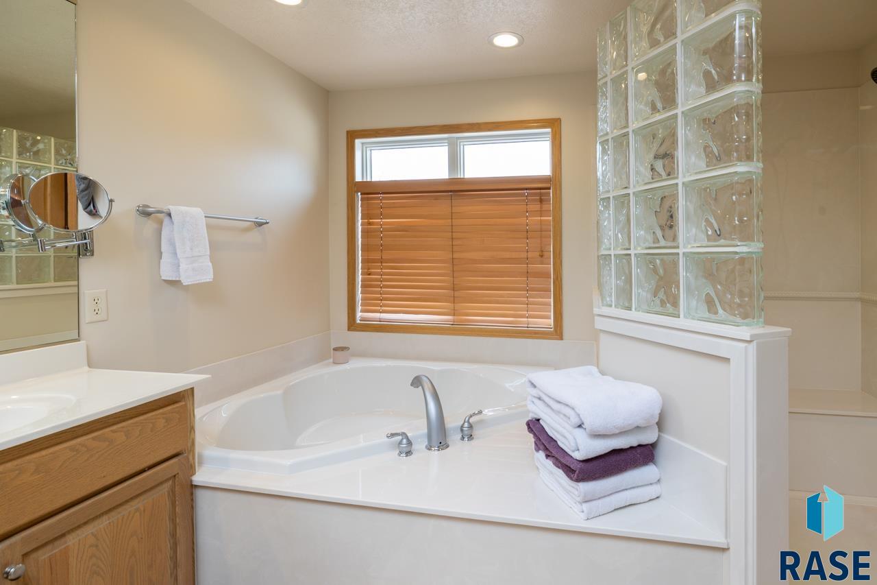 5918 S Grand Lodge Pl Place, Sioux Falls, New Jersey image 17