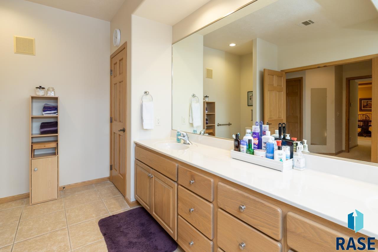 5918 S Grand Lodge Pl Place, Sioux Falls, New Jersey image 18